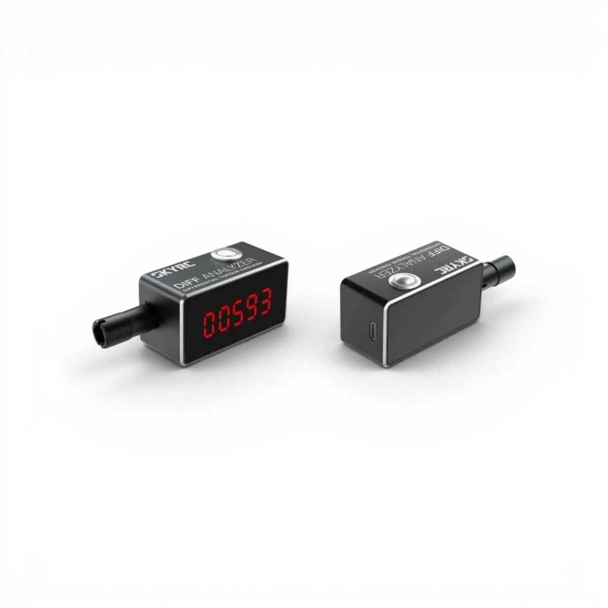 Analyseur différentiel électronique SkyRc, dispositif de test pour circuits électriques, avec affichage et connexions visibles.