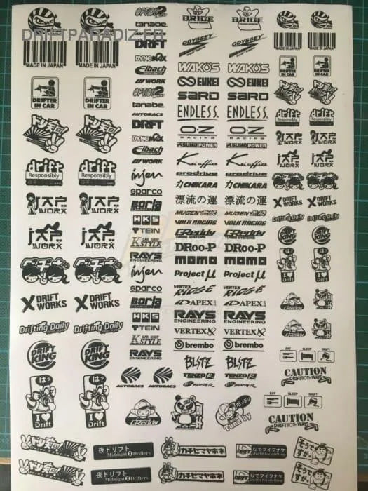 Autocollants sponsors Black Drift Stickers, lot de 16 stickers noirs pour personnaliser véhicule ou équipement.
