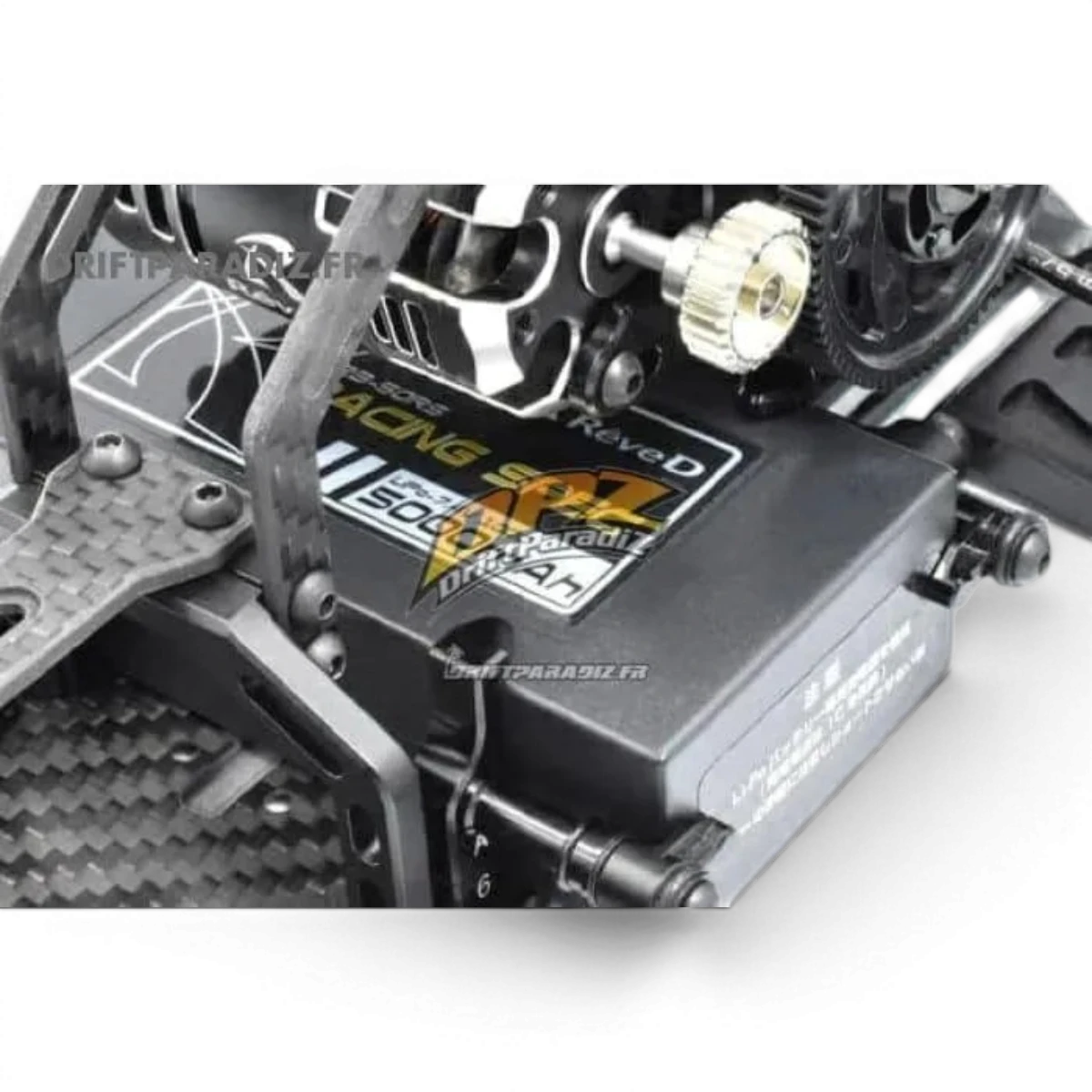 Batterie Lipo 7,4V Shorty 5000mAh 100C de Team Reve D, vue en gros plan avec connecteurs visibles.
