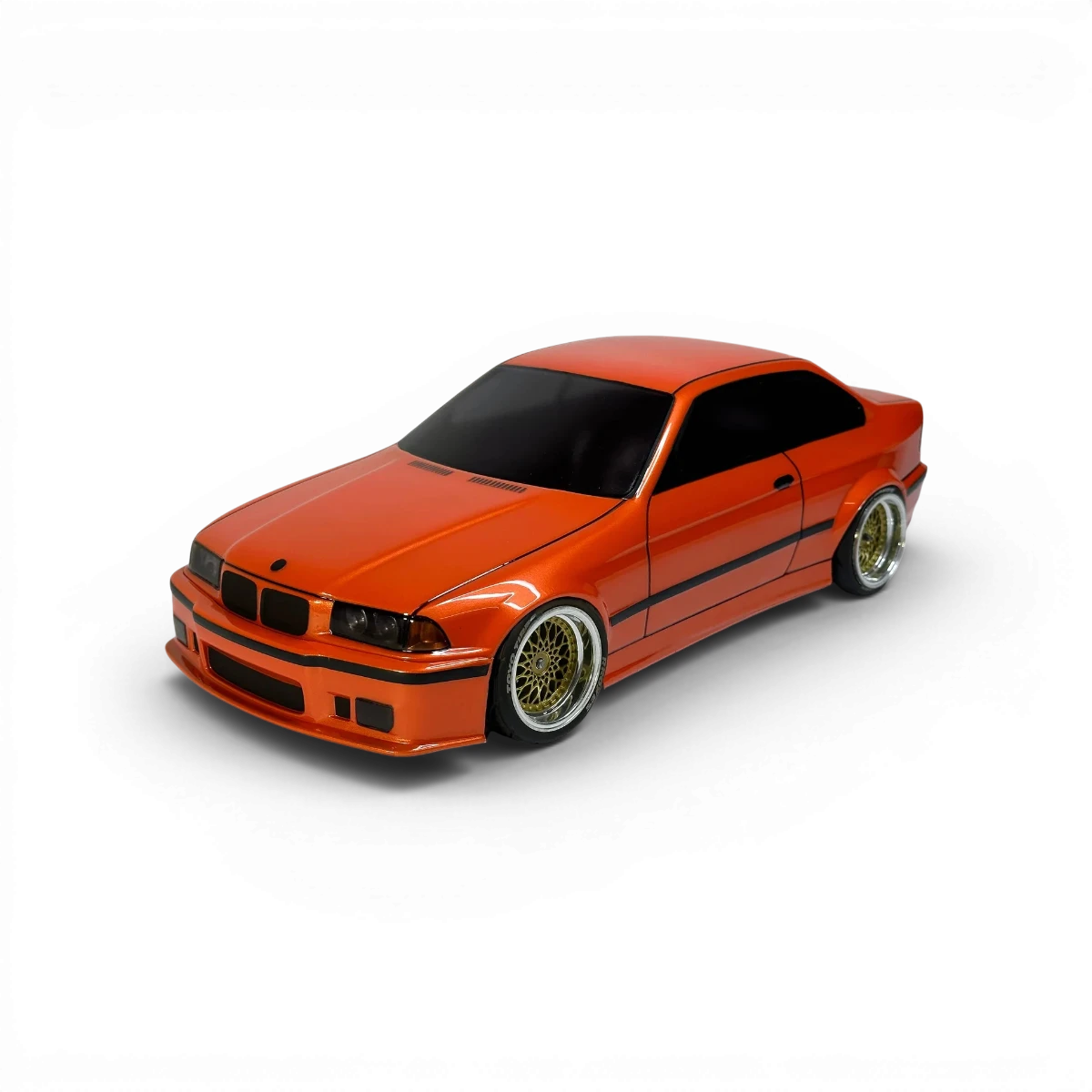 Carrosserie BMW E36 coupé en plastique pour modèle réduit, fabriquée par Aplastics RC, vue de face avec détails de la carrosserie.