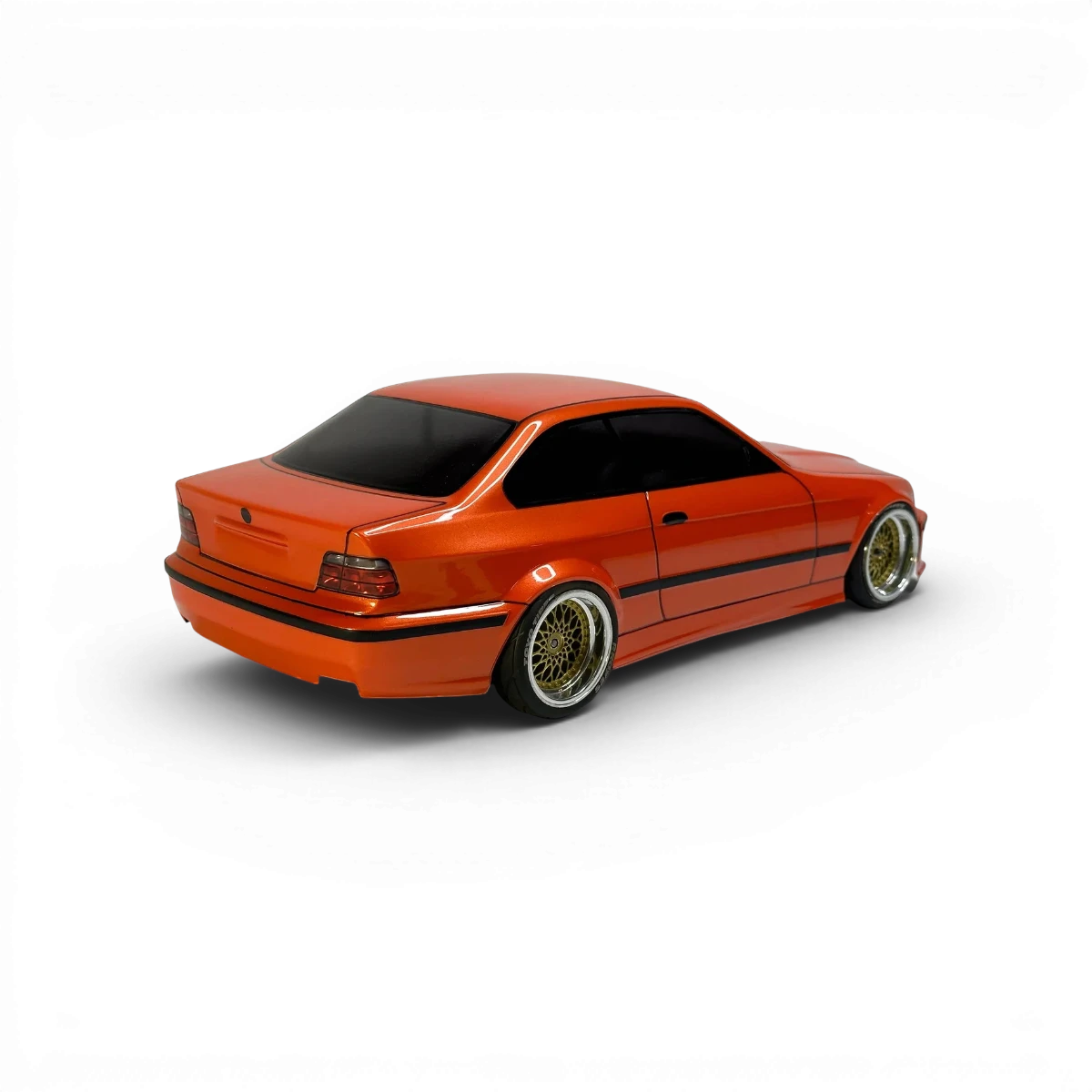 Carrosserie de BMW E36 coupé en plastique pour modèle RC, fabriquée par Aplastics RC.