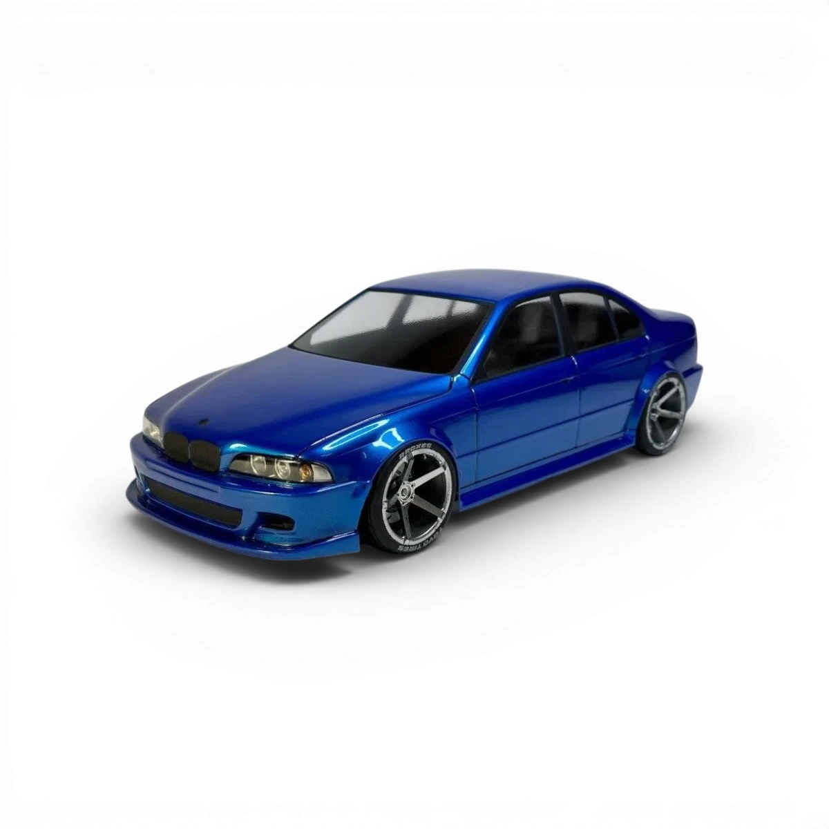 Carrosserie de voiture BMW E39 Sedan en plastique pour modèle RC Aplastics RC, vue détaillée de l’extérieur.