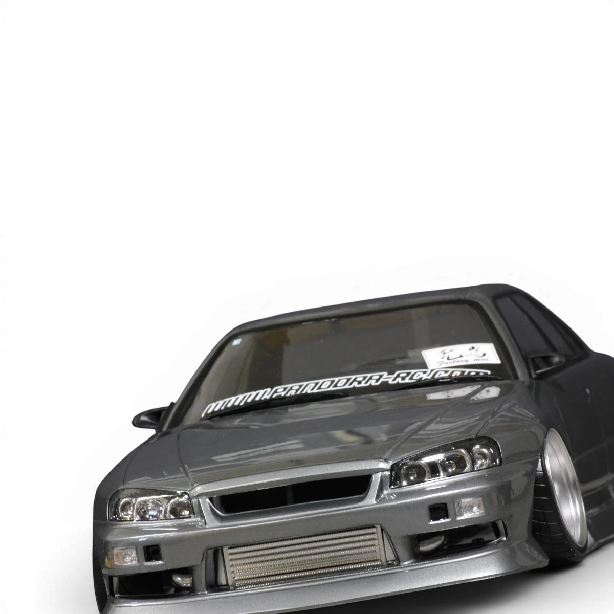 Carrosserie Nissan Skyline ER34 4 portes de la marque Pandora RC, vue détaillée de la carrosserie pour modèle réduit.