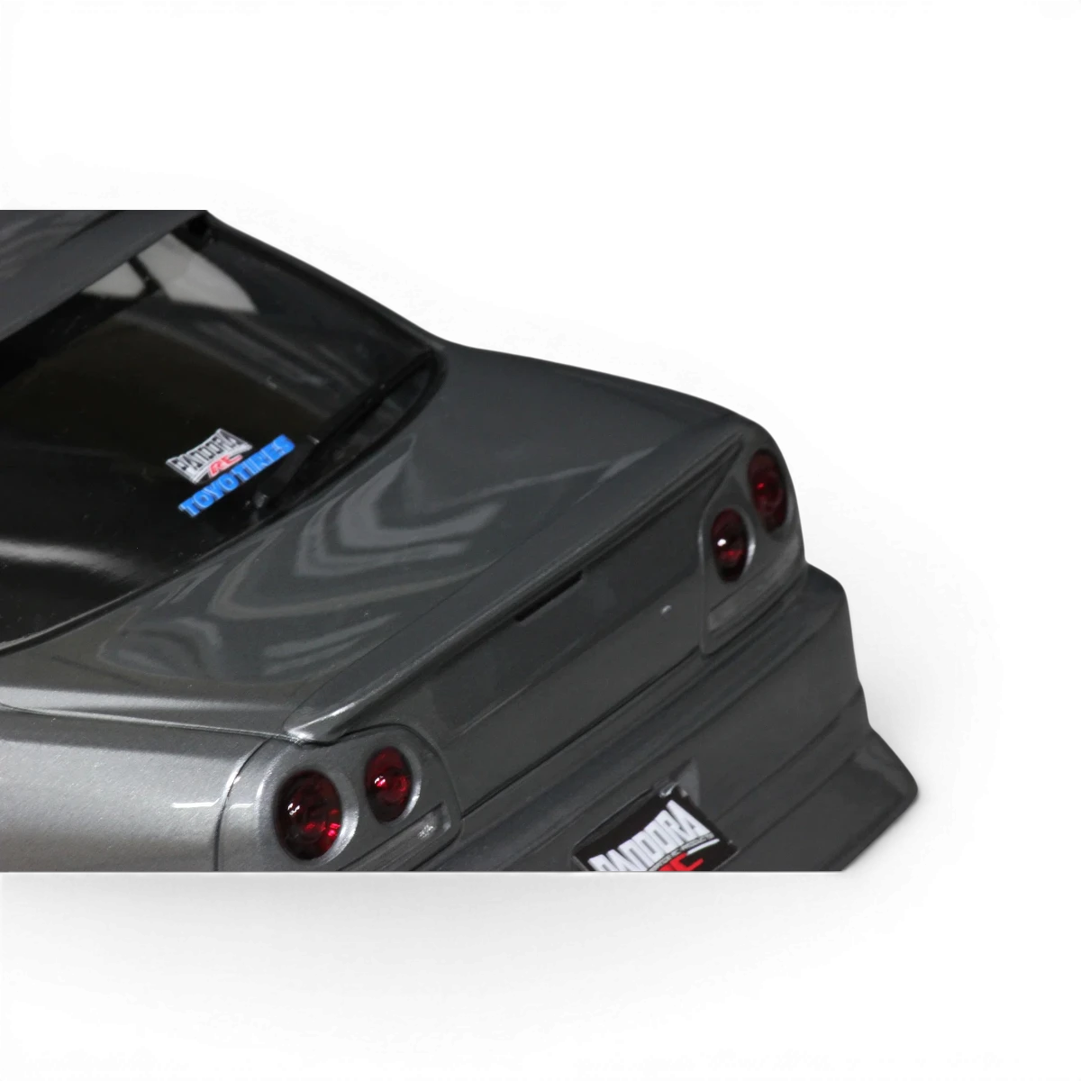 Carrosserie Nissan Skyline ER34 4 portes Pandora RC, vue de face avec détails de la carrosserie.