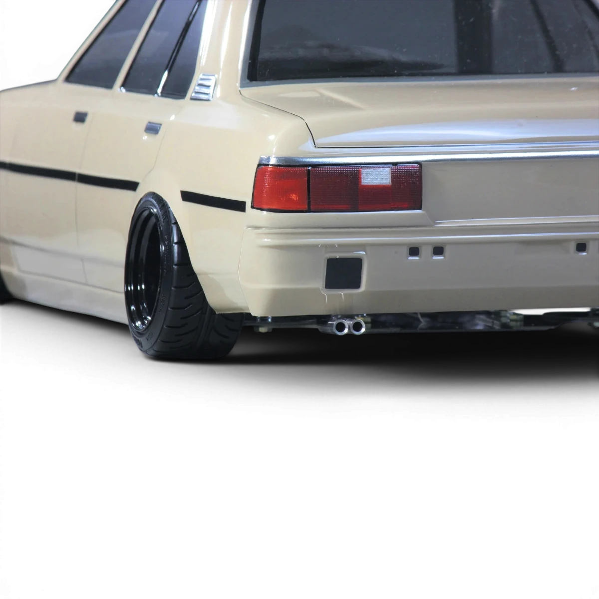 Carrosserie Pandora RC pour Toyota Corolla KE70, en plastique, détaillée, adaptée pour voitures radiocommandées, vue de face.