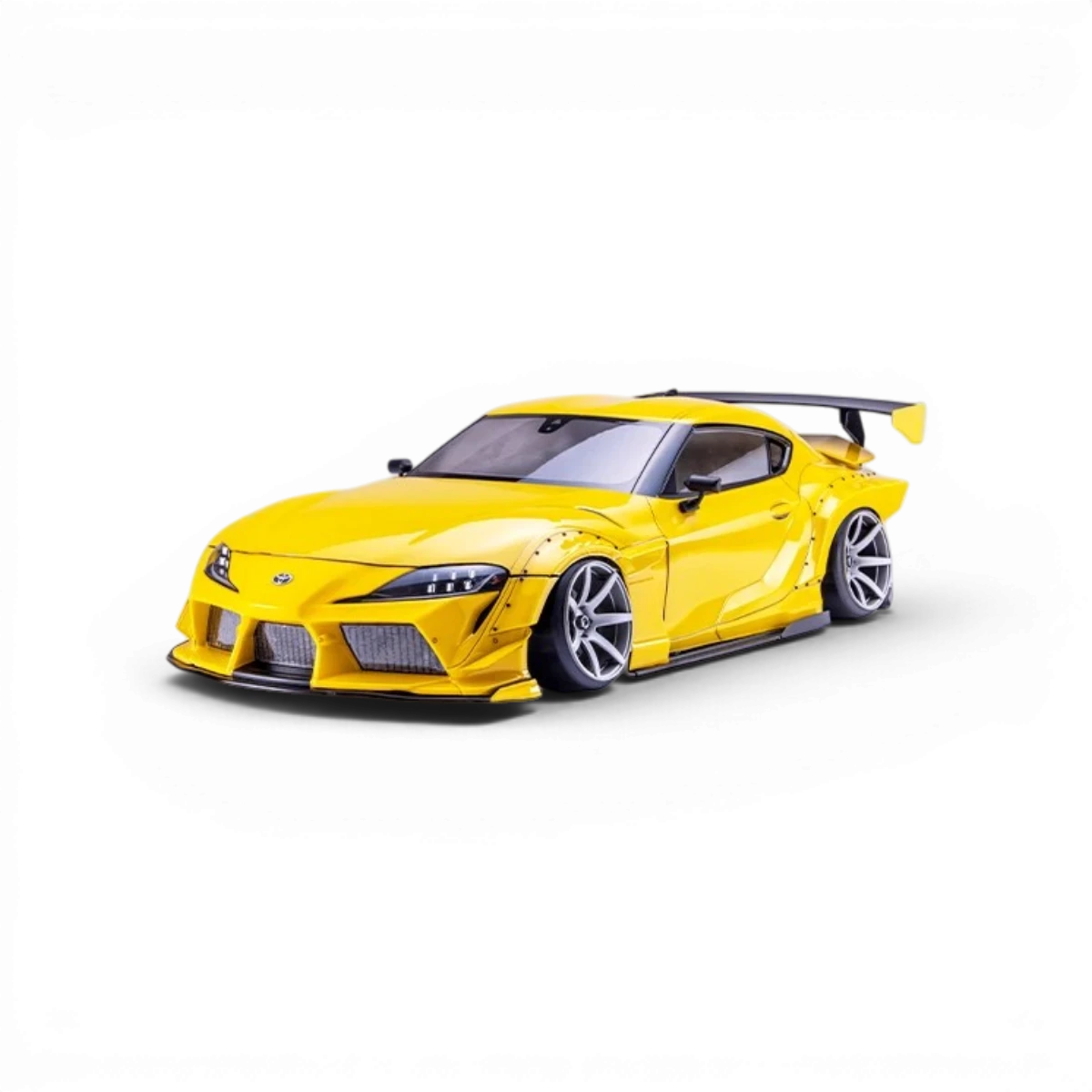 Carrosserie WEINS Toyota Kanagawa x OREDA Racing pour GR Supra, modèle Team Reve D, vue de face avec détails colorés et logos.