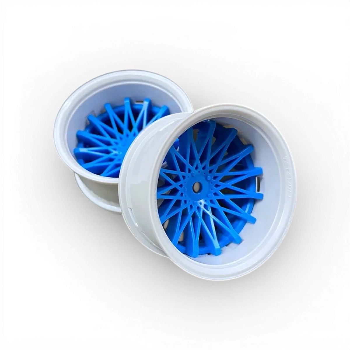 Roues Tetsujin Dahlia blanc et bleu, ensemble de roues pour vélo, avec design élégant et détails colorés.