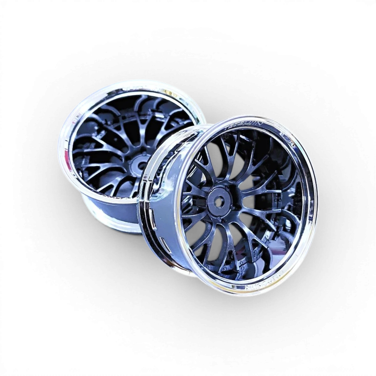 Roues Tetsujin Daisy chrome et noir pour vélo, design élégant avec finition brillante et moderne.
