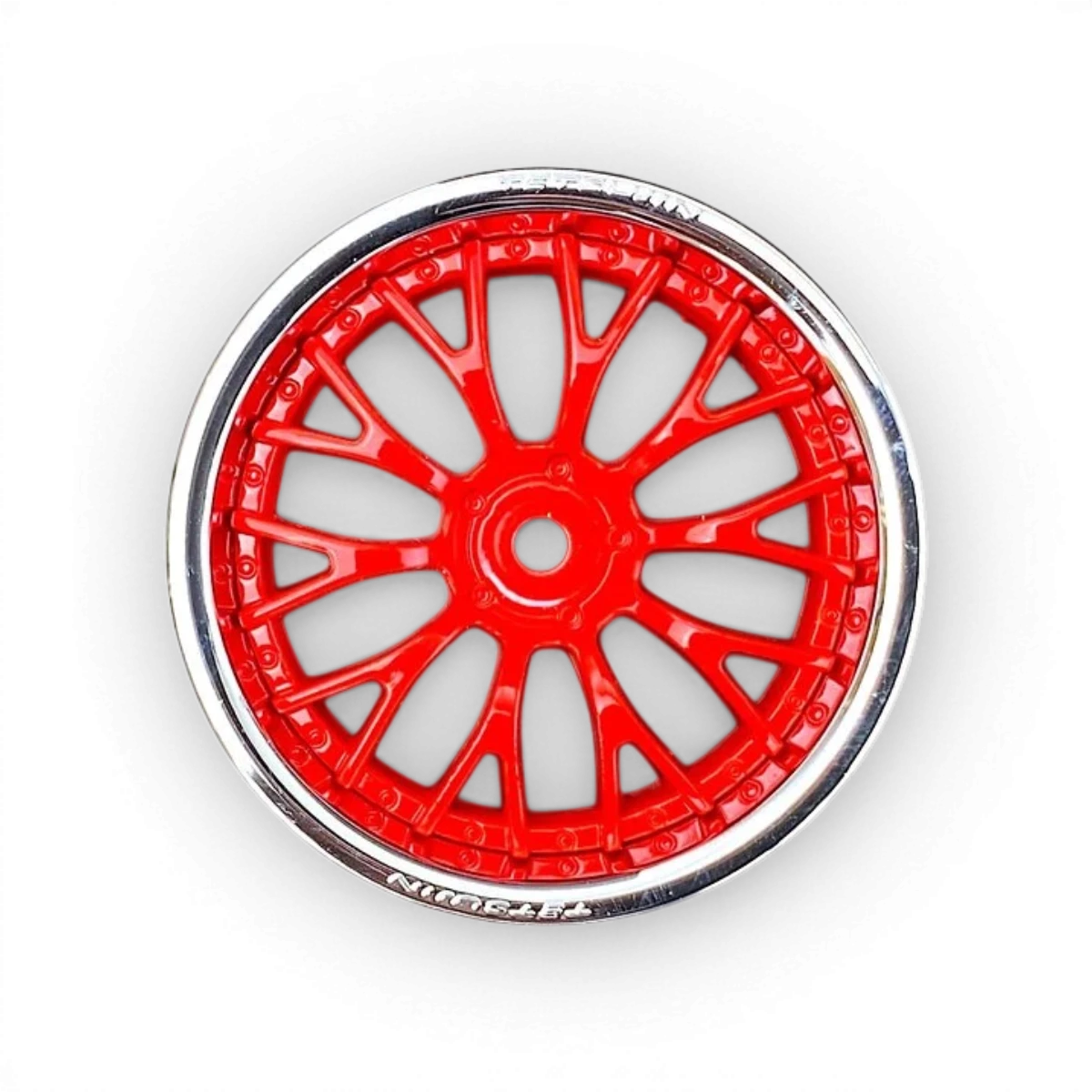 Ensemble de roues Daisy Tetsujin avec finitions chromées et rouge gloss, visibles en gros plan sur fond neutre.