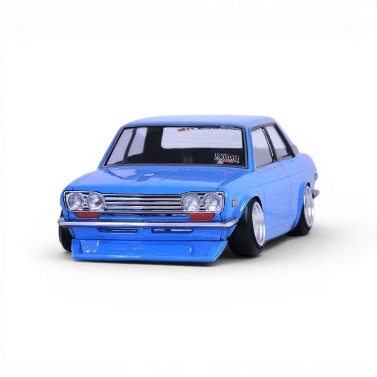 Voiture Datsun 510 Blue Bird Pandora RC, carrosserie pour modèle réduit, avec détails en bleu et design réaliste.