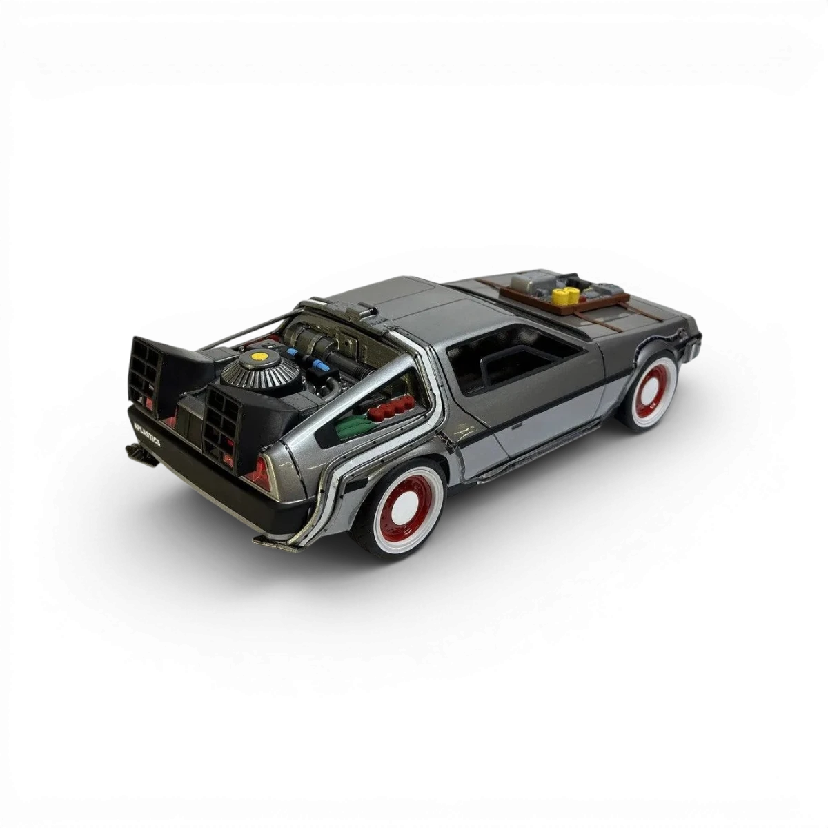 Kit de carrosserie DeLorean BTF Aplastics RC, vue de face avec détails de la voiture emblématique en plastique.