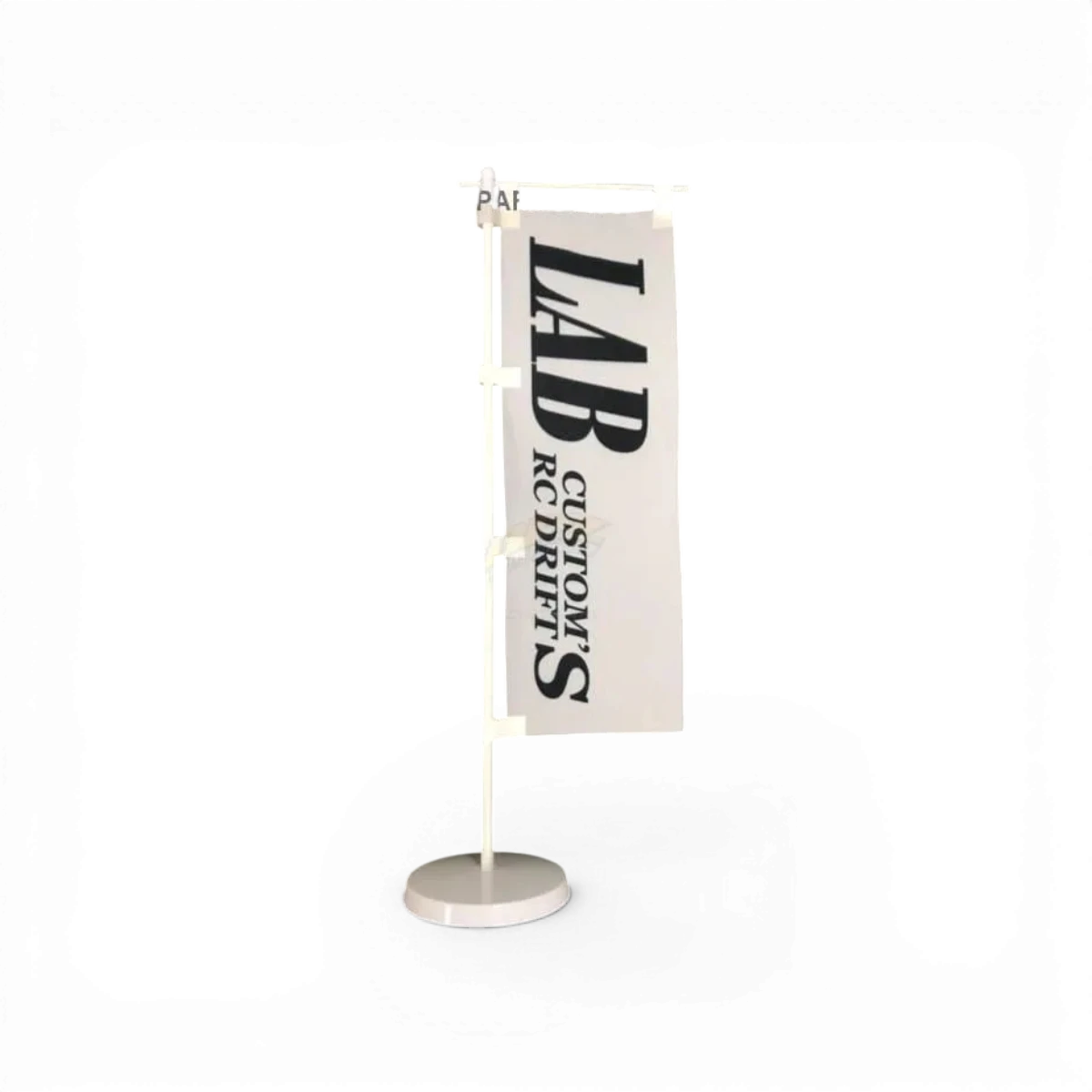 Drapeau blanc lab personnalisé de la marque Custom Lab's, accessoire en tissu avec motif blanc et logo lab.