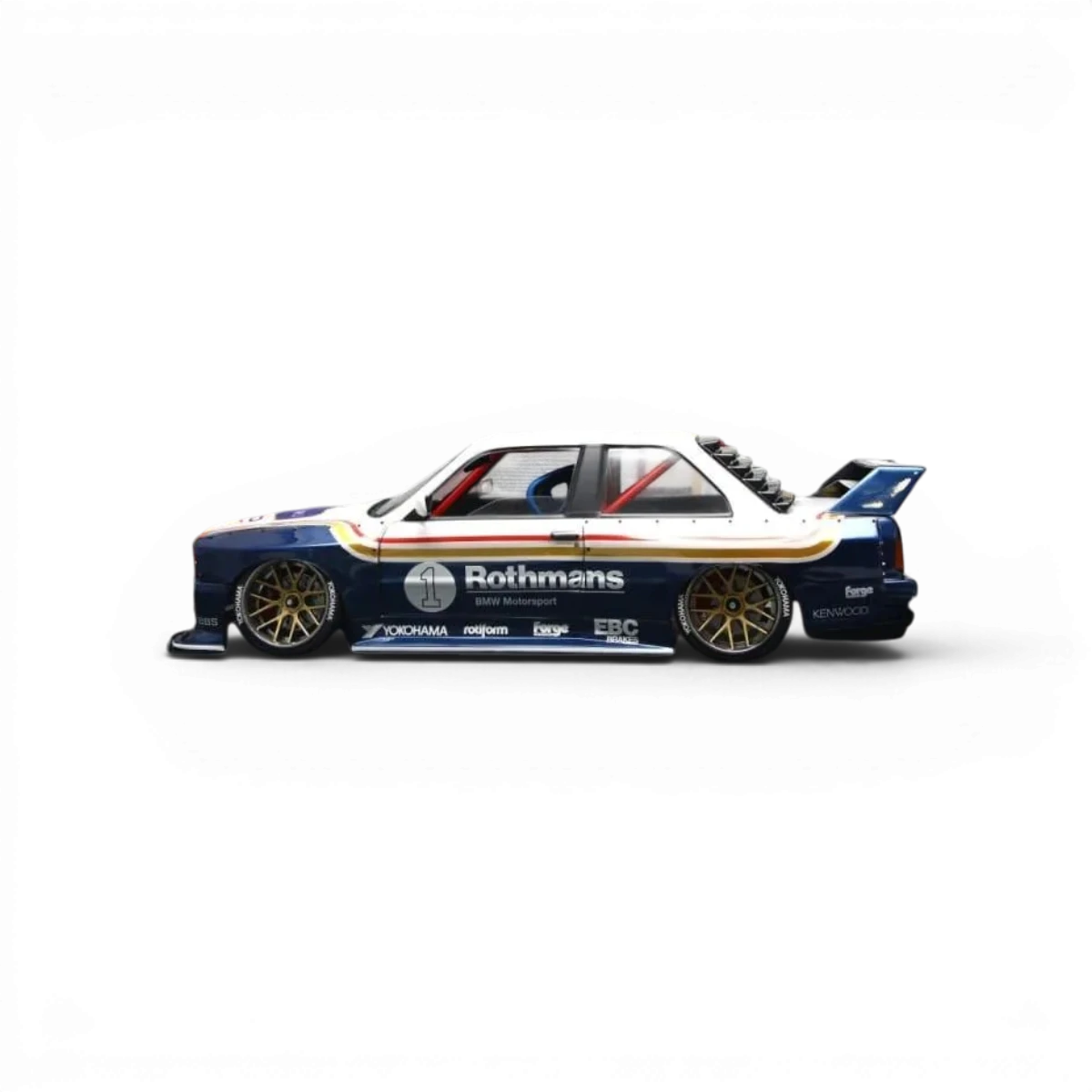 Kit de carrosserie E30 large pour voiture RC Aplastics RC, vue de face avec détails du large kit E30.