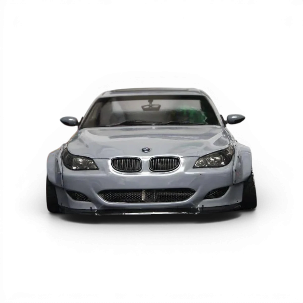 Kit de carrosserie E60 large pour voiture RC Aplastics RC, pièces détaillées et ajustées pour modèle E60.
