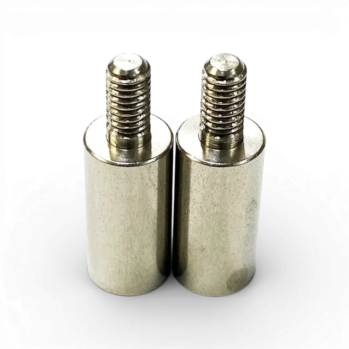 Extensions filetées mâle/femelle 12mm en inox M3, pièce détachée de la marque Topline, visible avec filetage et raccords.