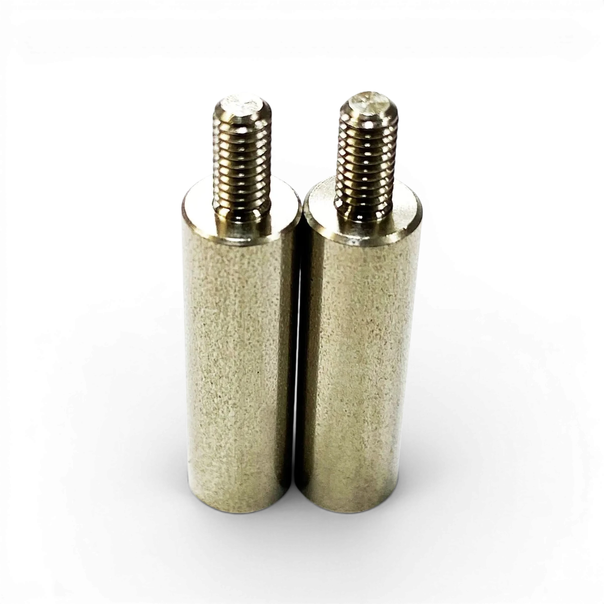 Extensions filetées mâle/femelle en inox 20mm M3, pièce détachée de la marque Topline, visible en détail.