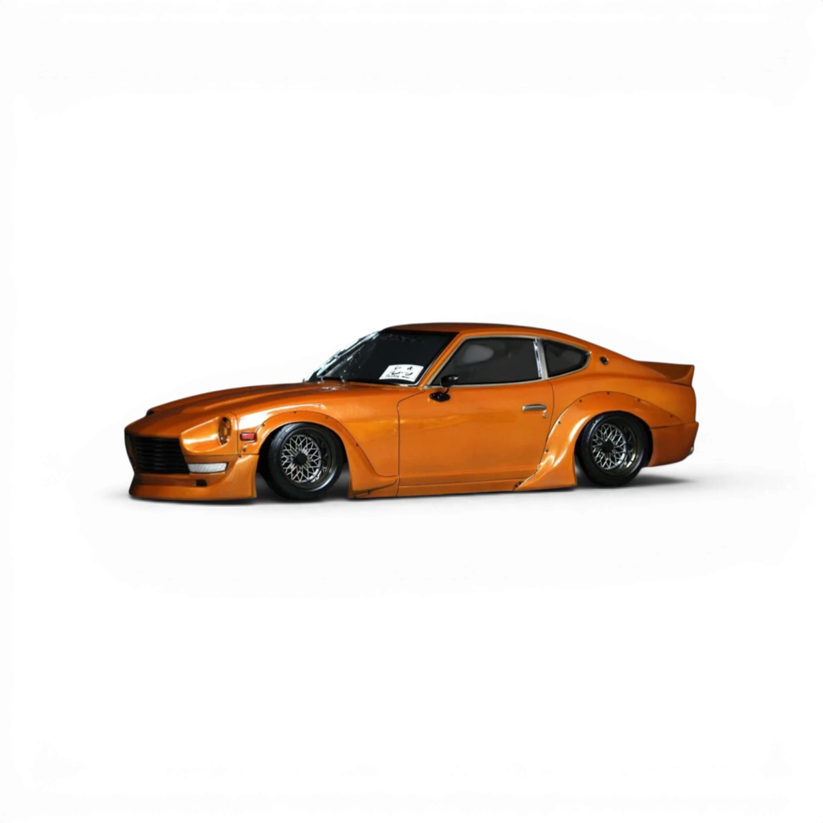 Carrosserie Fairlady Z S30 Custom de Pandora RC pour voiture radiocommandée, design détaillé avec finition étoile rouge et noir.