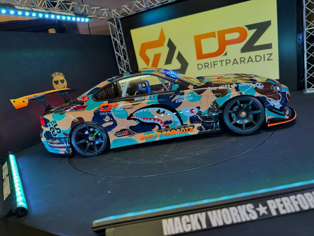 Maskervellen 195x300mm - Show Up - DriftParadiZ
