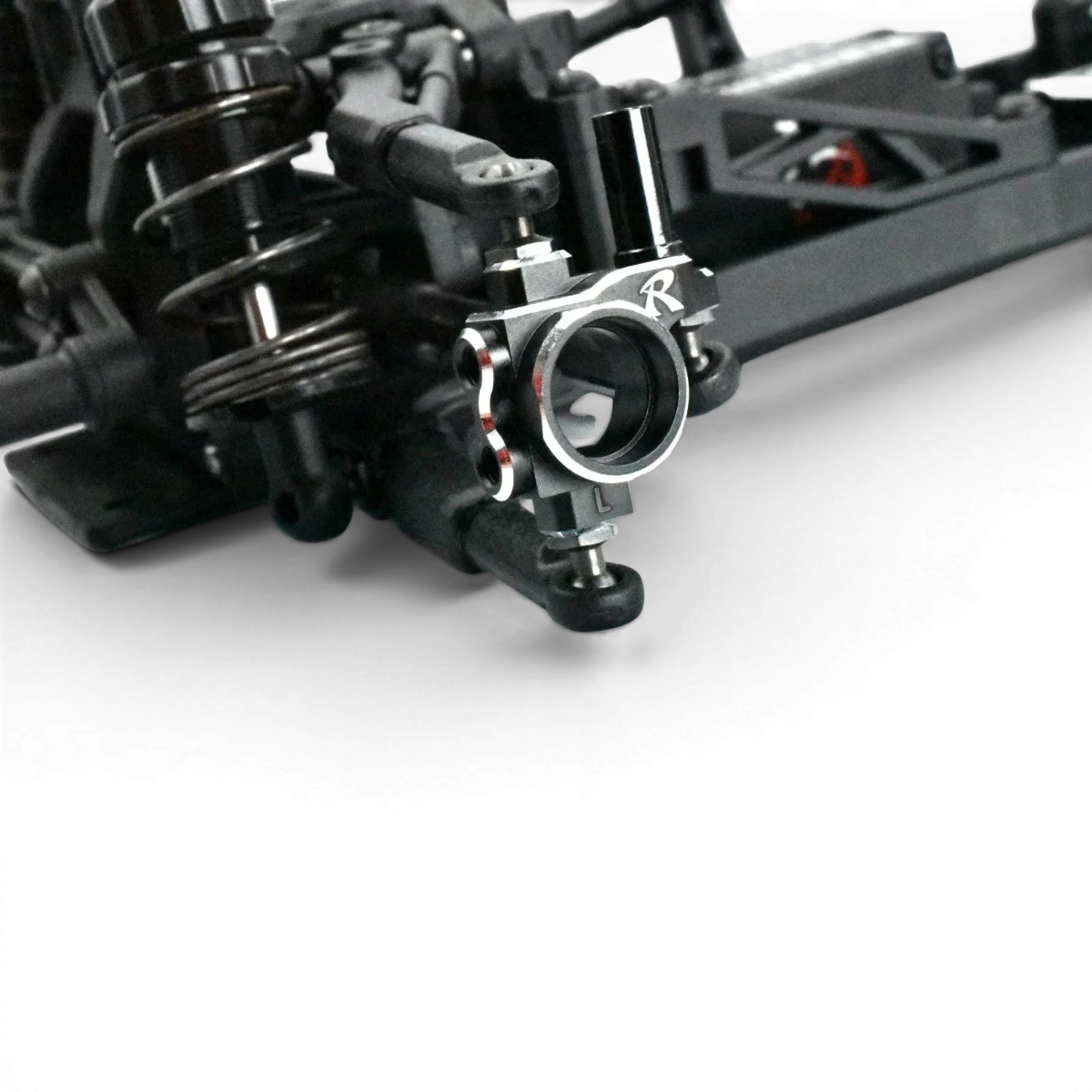 Fusées avant RDX en aluminium pour voiture RC, finition légère et durable, par Team Reve D, vues de face.