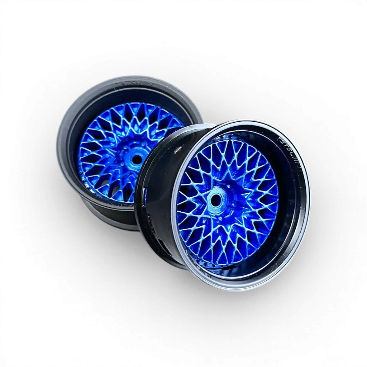Roues Tetsujin GranSeeker Noir Mat et Bleu Métallique, design robuste et moderne pour vélo ou skateboard.