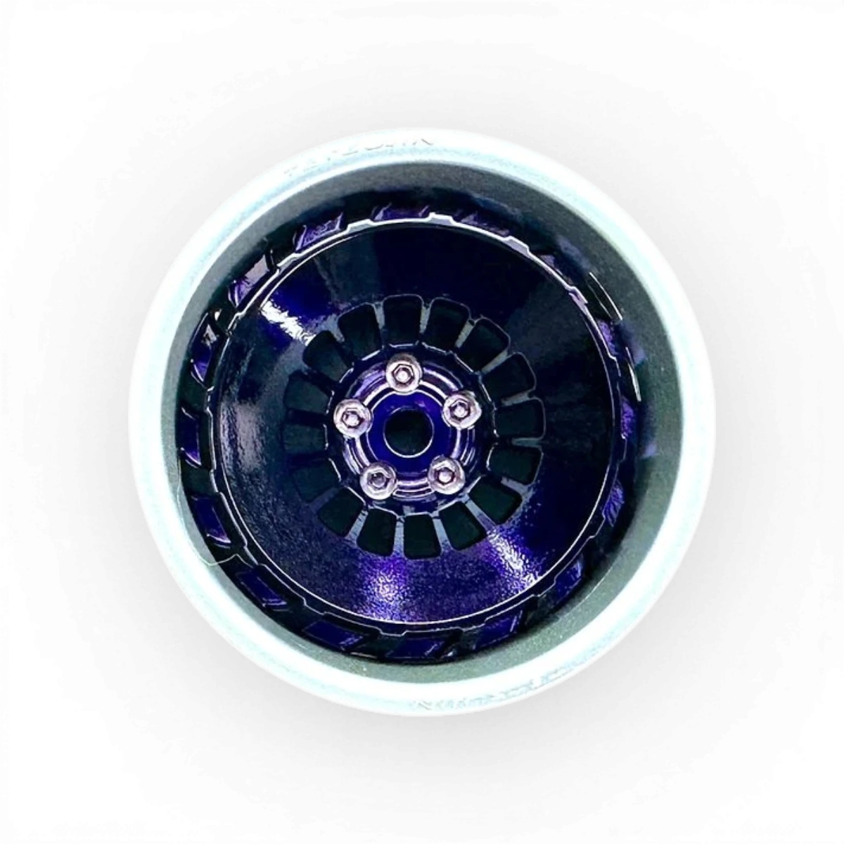 Deux roues Tetsujin gris argent avec cercles et disques violets chromés, conçues pour skateboard ou roller.