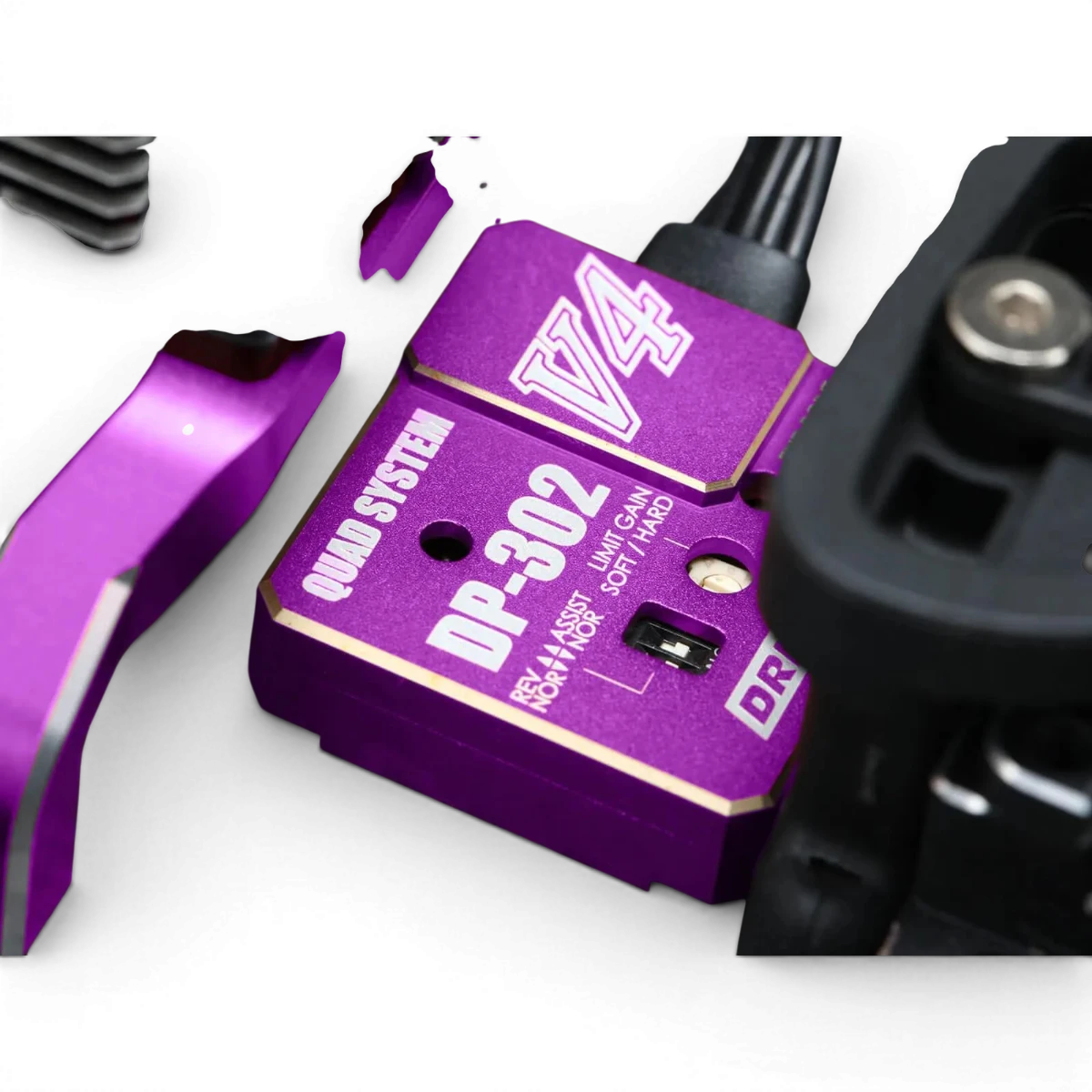 Gyro V4 violet pour télécommandes 2ch/3ch, électronique de marque Team Yokomo, avec composants visibles.