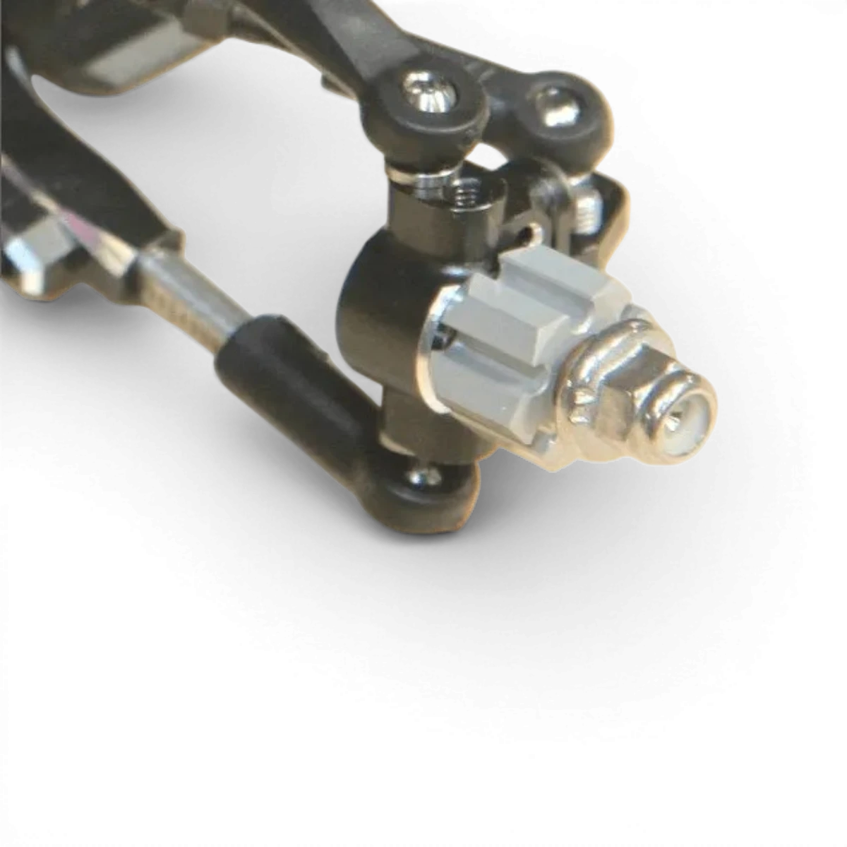 Hexagone de 8mm RhinoRacing, pièce en métal avec forme hexagonale, vue en gros plan sur fond blanc.