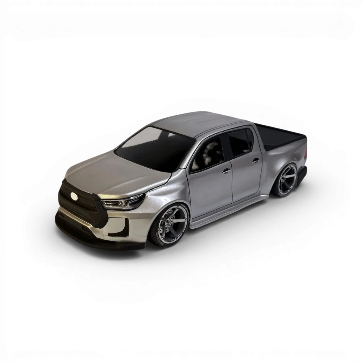 Carrosserie Toyota Hilux en plastique pour véhicule RC Aplastics RC, finition détaillée et résistante.