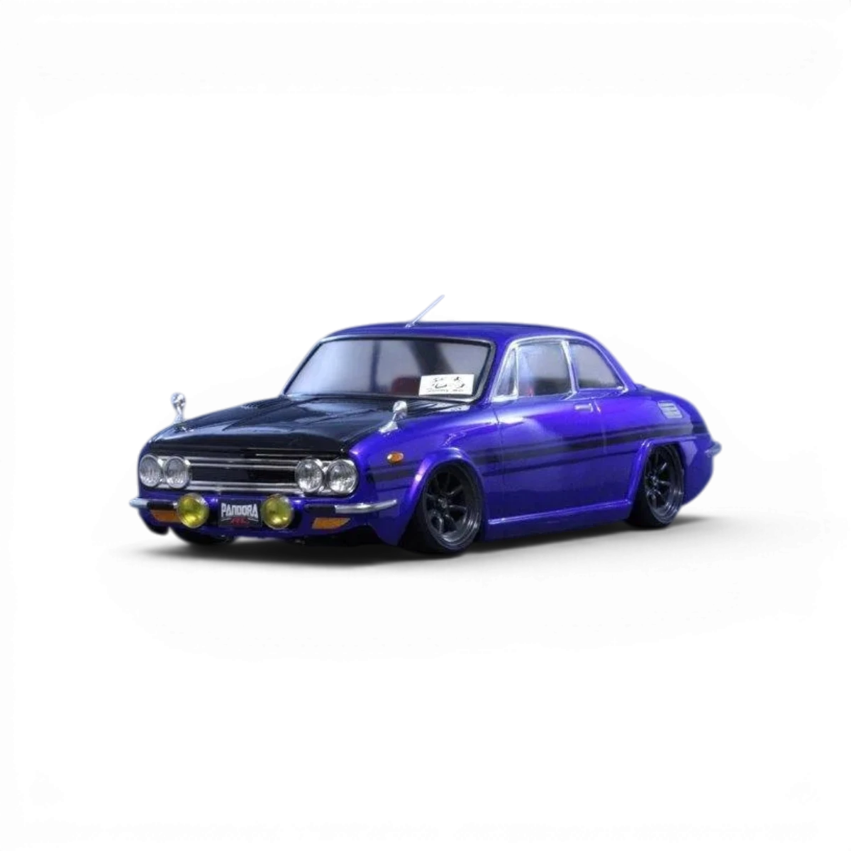 Carrosserie Pandora RC pour Isuzu Bellett, vue de face avec détails de la carrosserie en plastique.