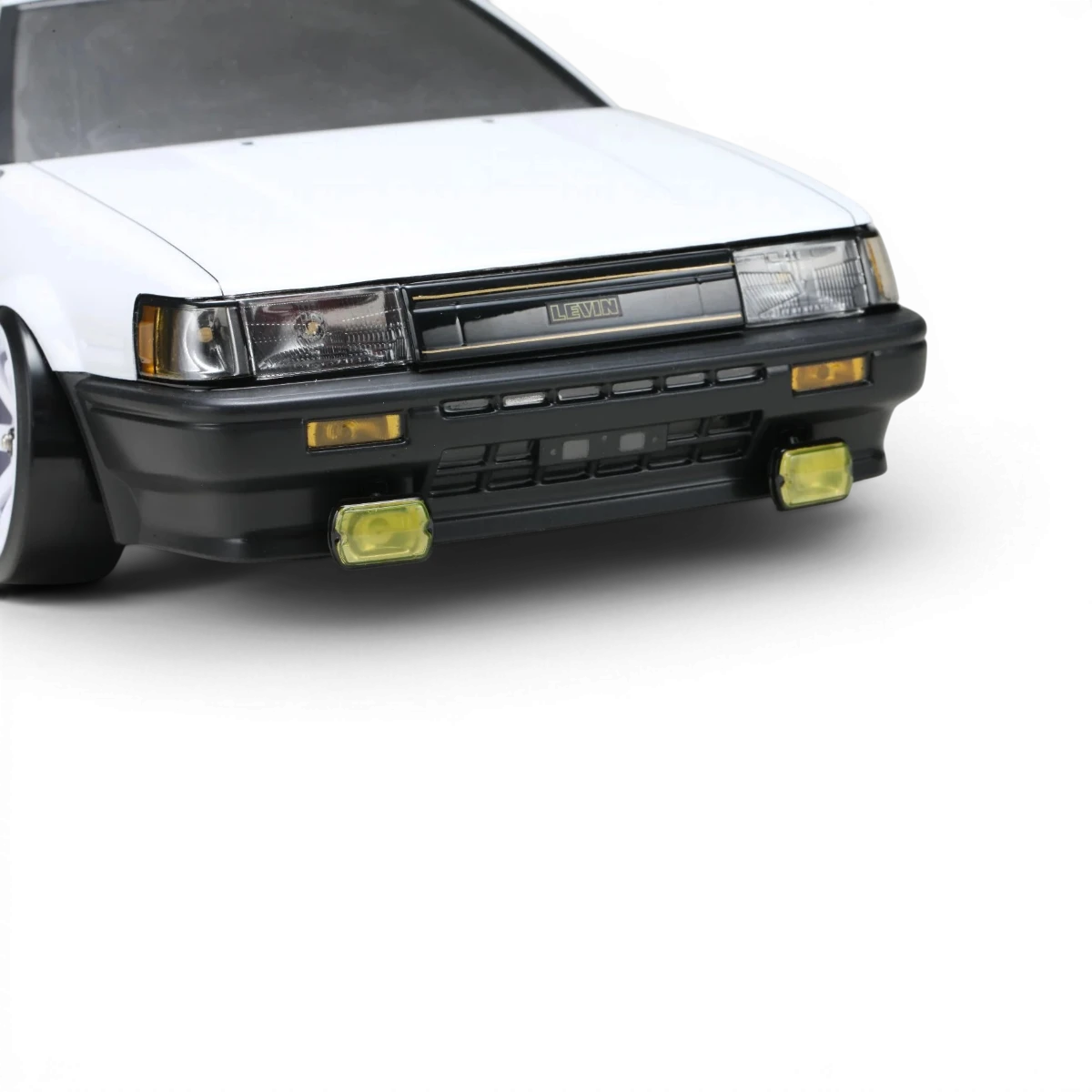 Kit de carrosserie aérodynamique pour Toyota Corolla AE86 Levin 2 portes, marque Team Yokomo, vue de face.