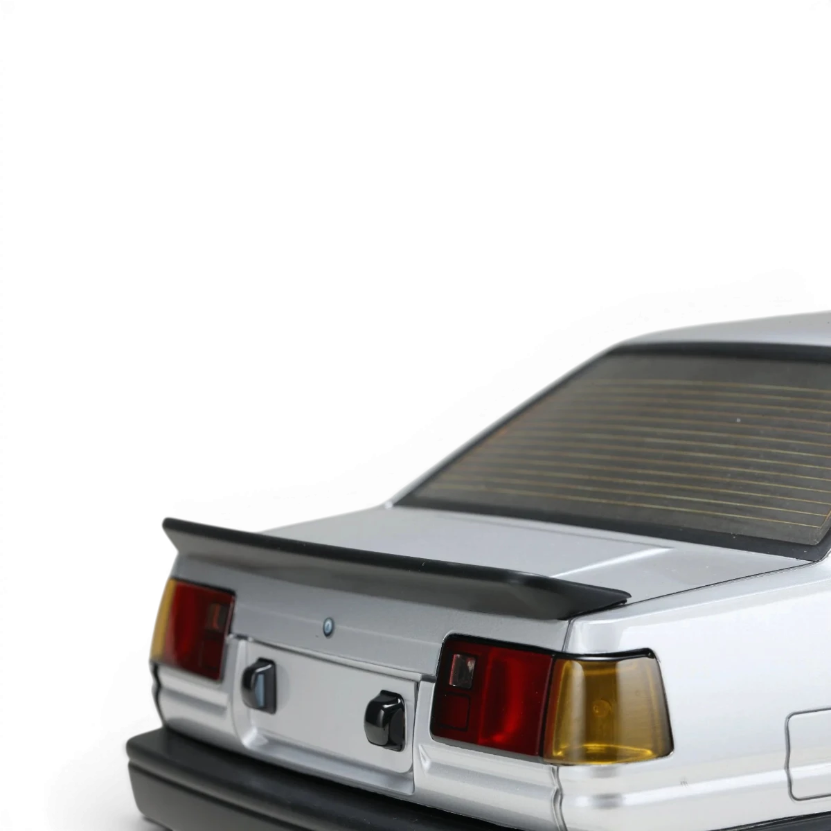 Kit de carrosserie aéro Toyota Sprinter AE86 Trueno 2 portes, marque Team Yokomo, visible avec détails de la carrosserie.