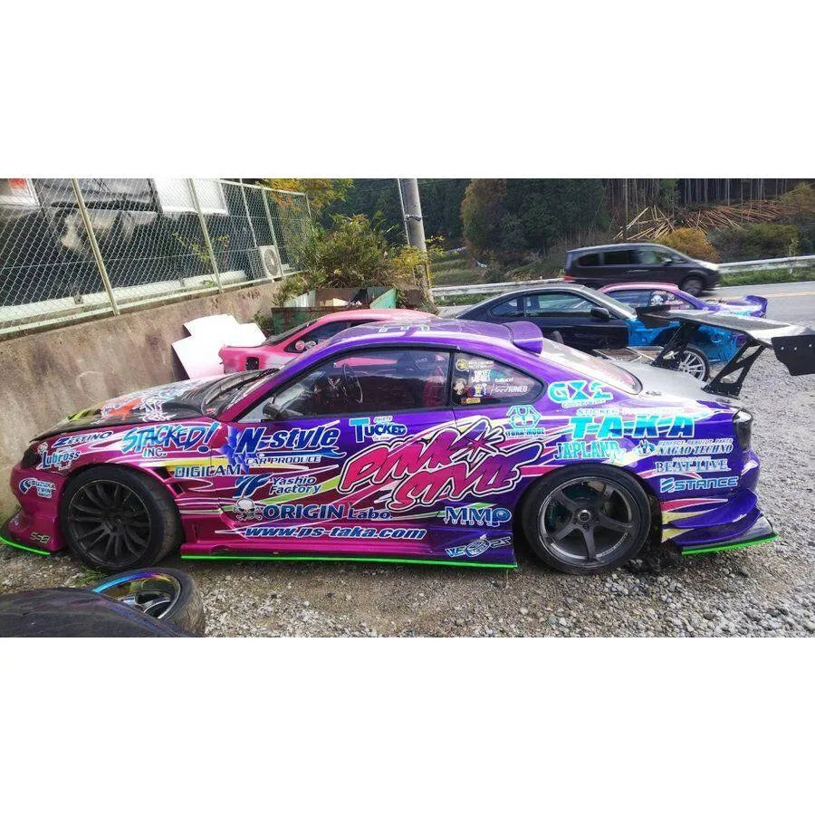 Kit de décoration de personnalisation pour Nissan S15 Naoki Nakamura, par PS-Taka, avec motifs colorés et détails de customisation.