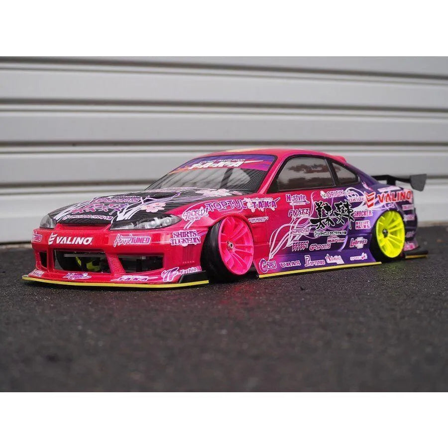 Kit décoration 2021 Miki Takagi pour Silvia S15, personnalisé PS-Taka, avec motifs et détails artistiques visibles sur la voiture.