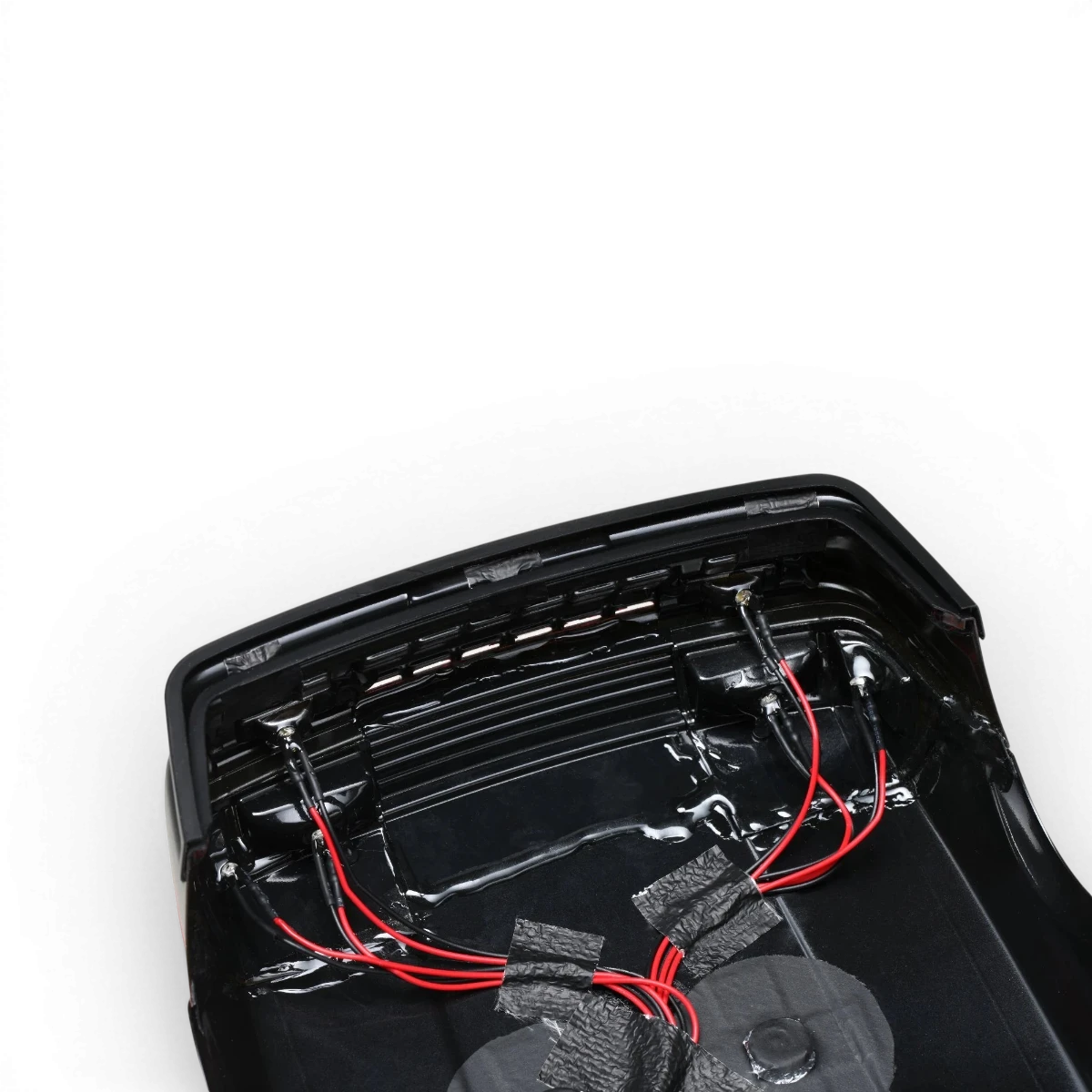 Kit LED pour Toyota AE86 Levin 2 portes, personnalisé par Team Yokomo, avec composants lumineux visibles.