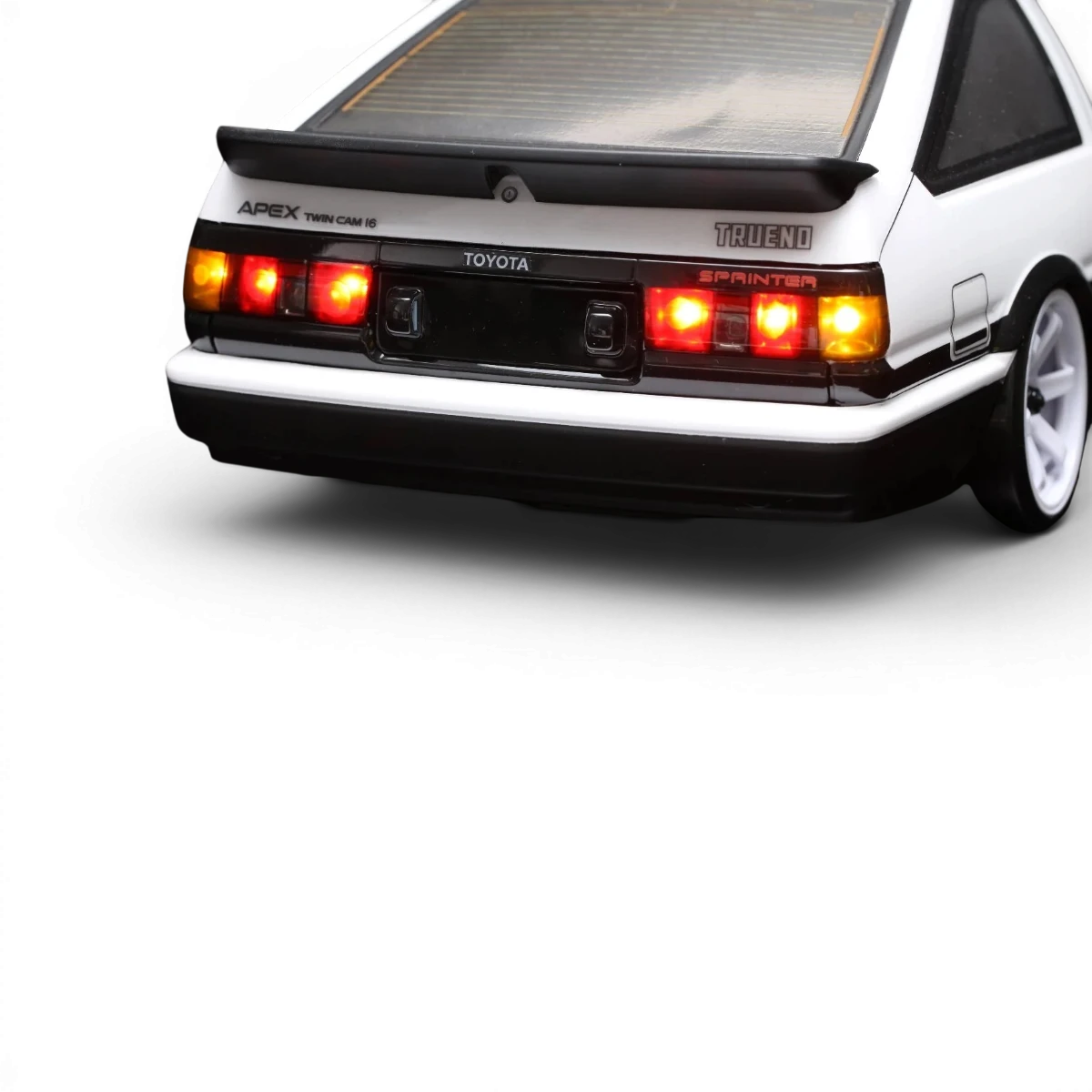 Kit LED de personnalisation pour Toyota AE86 Trueno 3 portes, marque Team Yokomo, avec composants lumineux visibles.