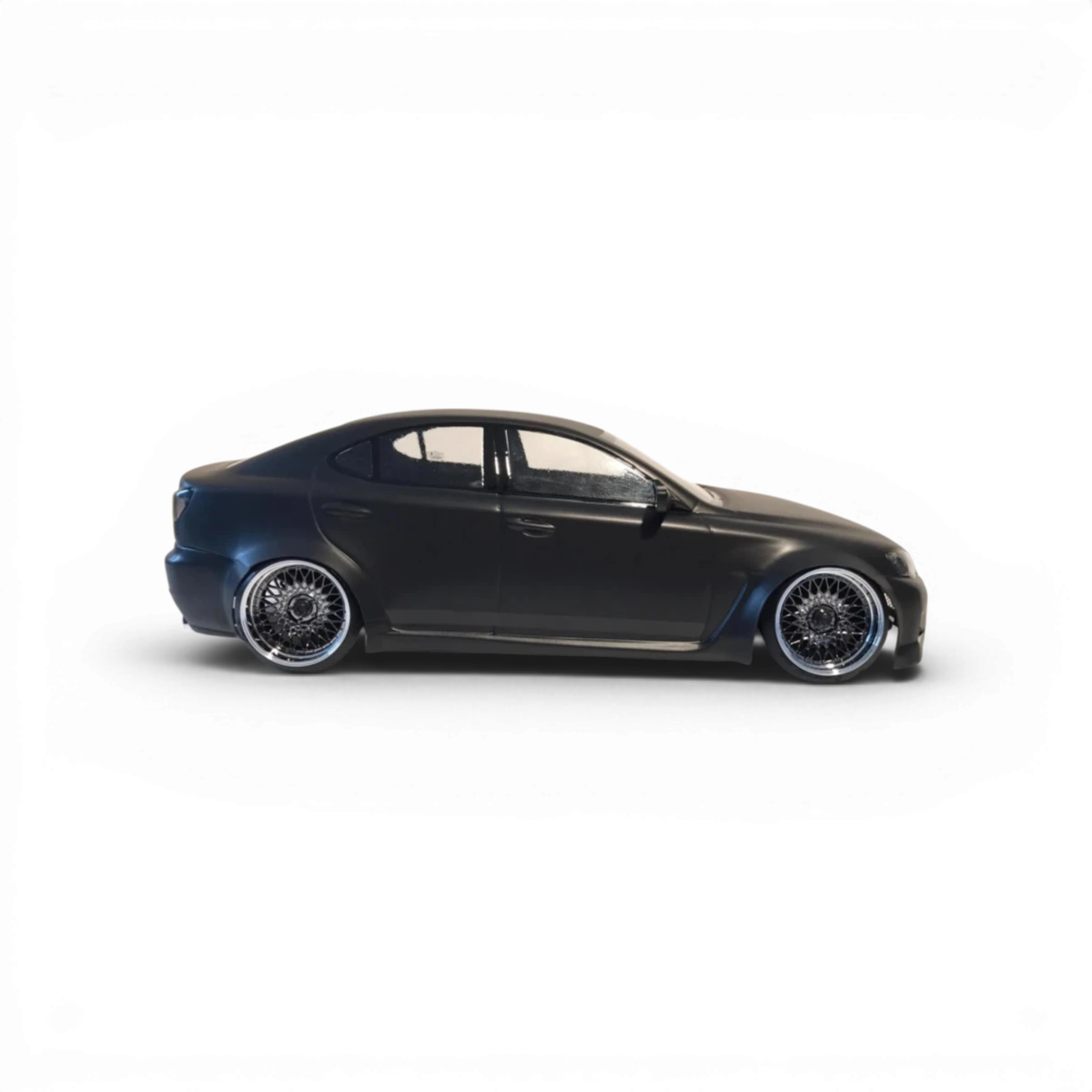 Carrosserie pour Lexus IS350 de la marque Aplastics RC, en plastique, vue de face avec détails de la carrosserie.