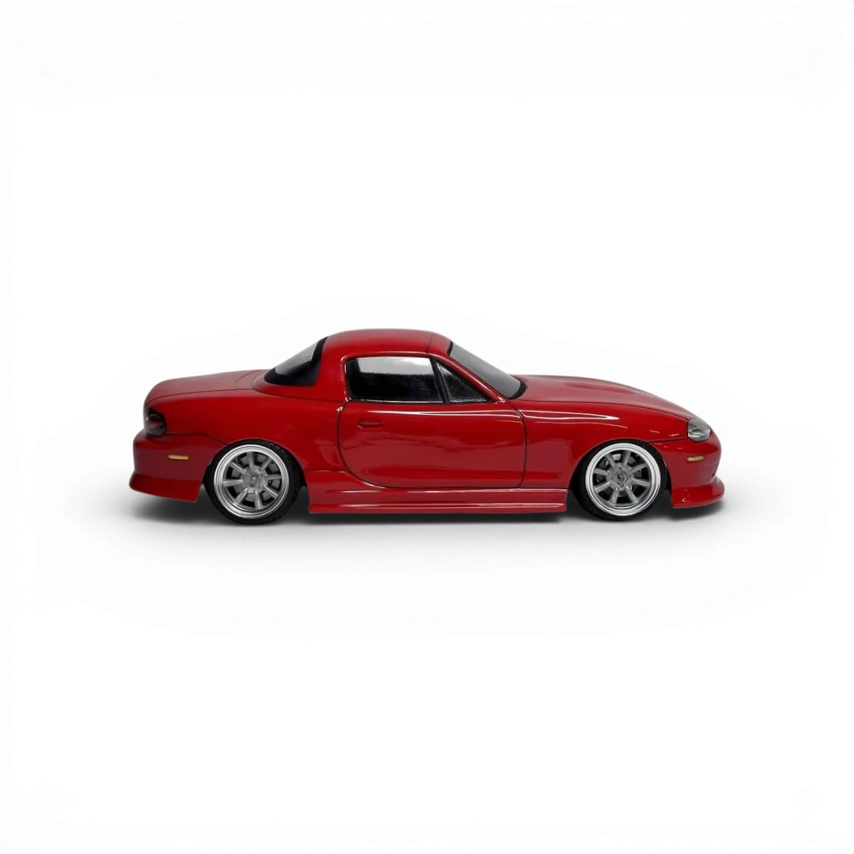 Carrosserie Mazda MX5 NB en plastique pour RC, fabriquée par Aplastics RC, vue de face avec détails de finition.