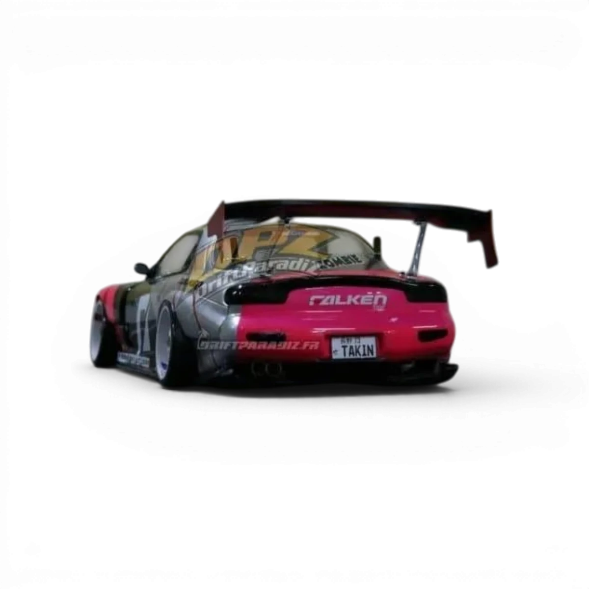 Carrosserie Mazda RX7 FD3S D'like, modèle DL107, vue de face montrant la peinture et les détails du véhicule.