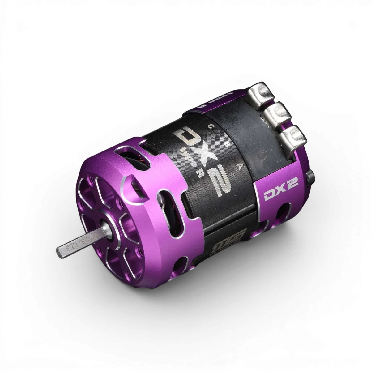 Moteur brushless Racing Performer DX2 Type-R 15.5T de Team Yokomo, vue en gros plan avec détails du rotor et du boîtier électronique.