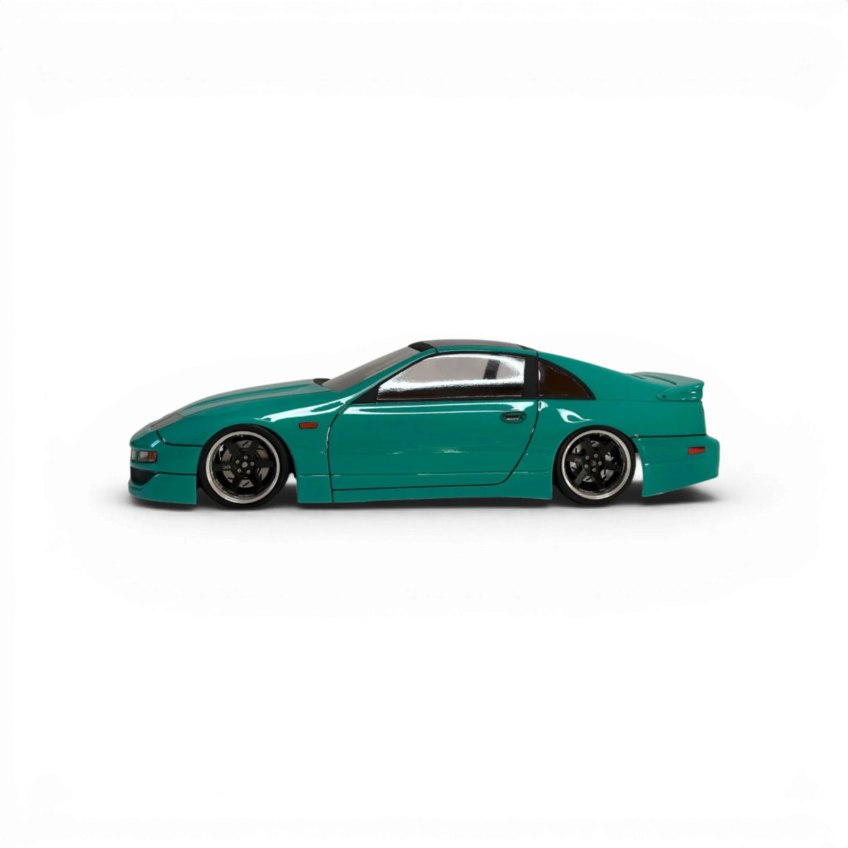 Carrosserie Nissan 300ZX en plastique pour voiture RC, marque Aplastics RC, finition détaillée et design réaliste.