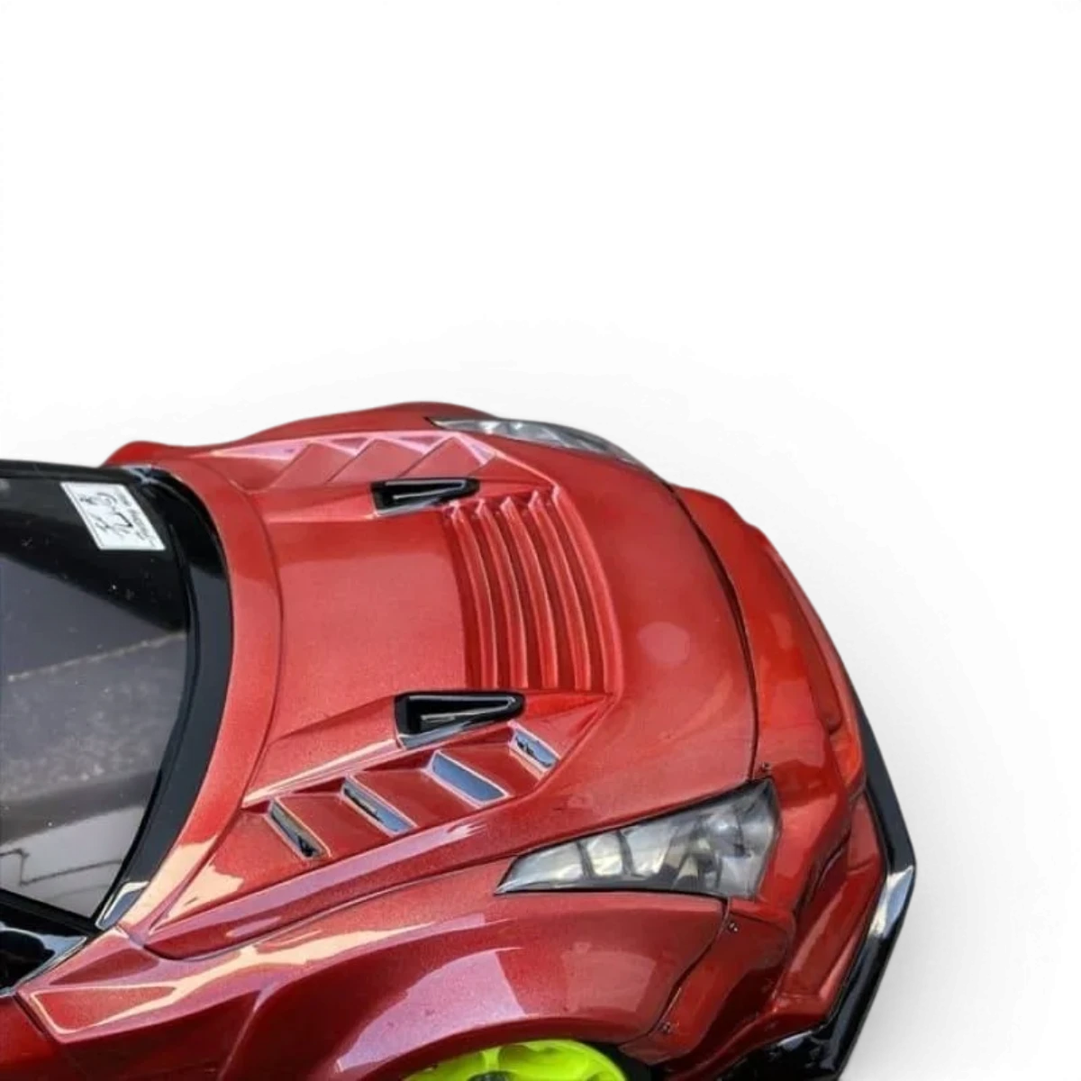 Modèle de voiture Nissan GTR R35 BLS de Pandora RC, carrosserie détaillée et réaliste, vue de face sur fond blanc.