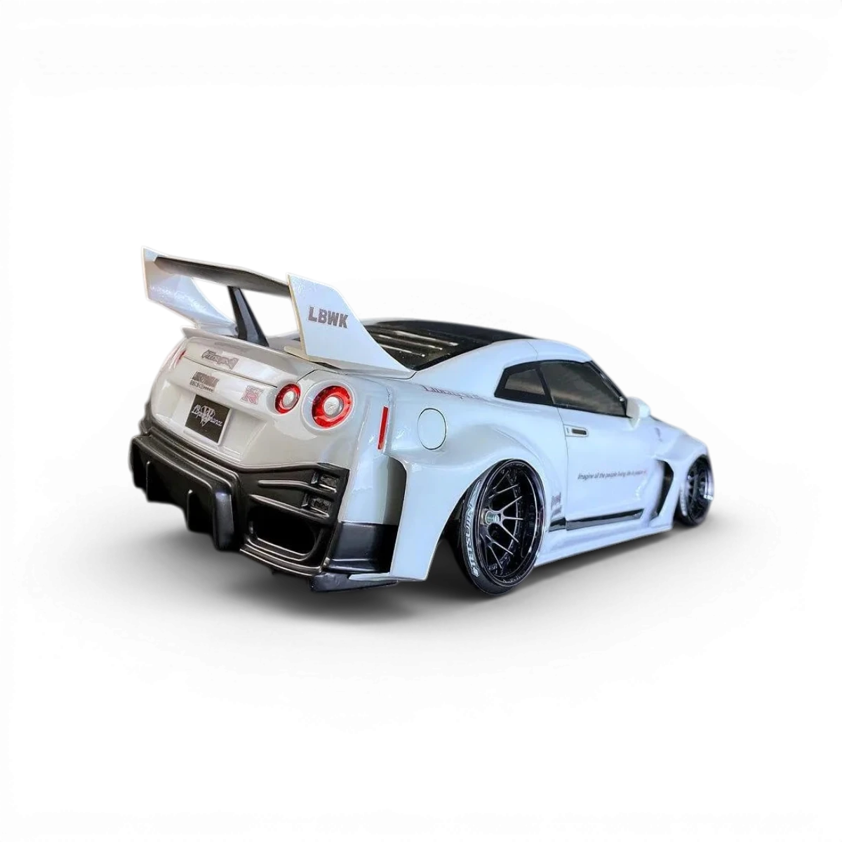 Silhouette de la carrosserie Nissan GTR Tetsujin LW vue de profil, en noir avec détails de design distinctifs.