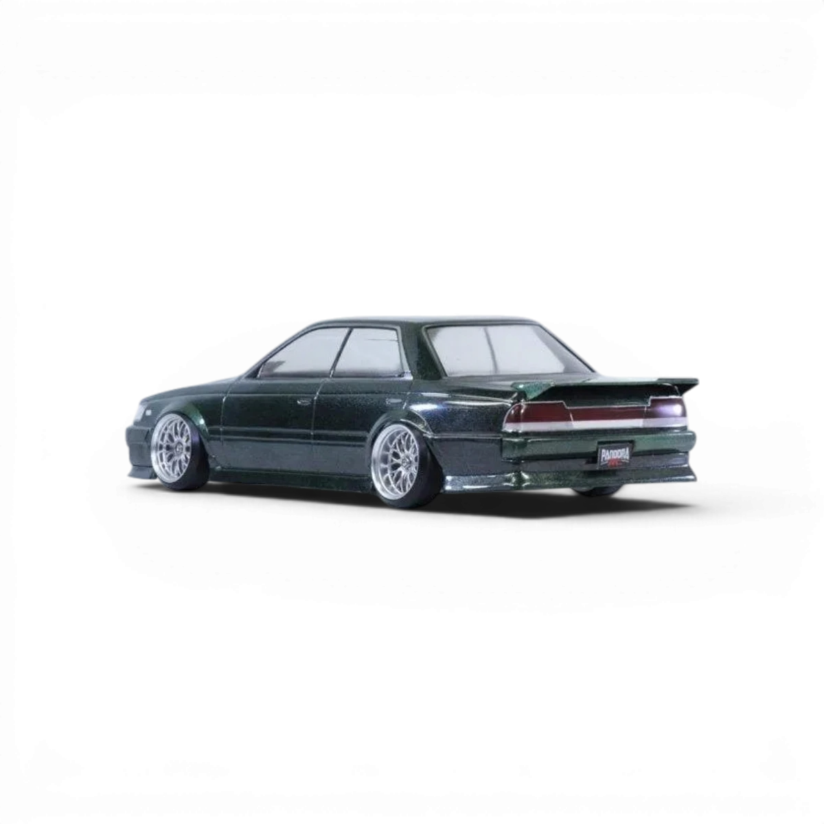 Modèle de carrosserie Nissan Laurel C33 de Pandora RC, vue de face avec détails de la carrosserie.