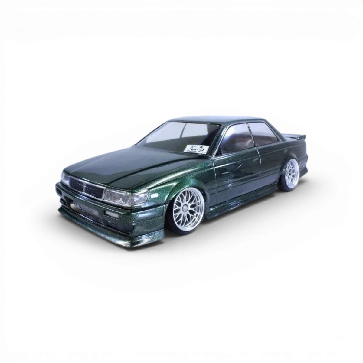 Carrosserie Nissan Laurel C33 Pandora RC, détail de la coque de voiture radiocommandée, finition précise et design réaliste.