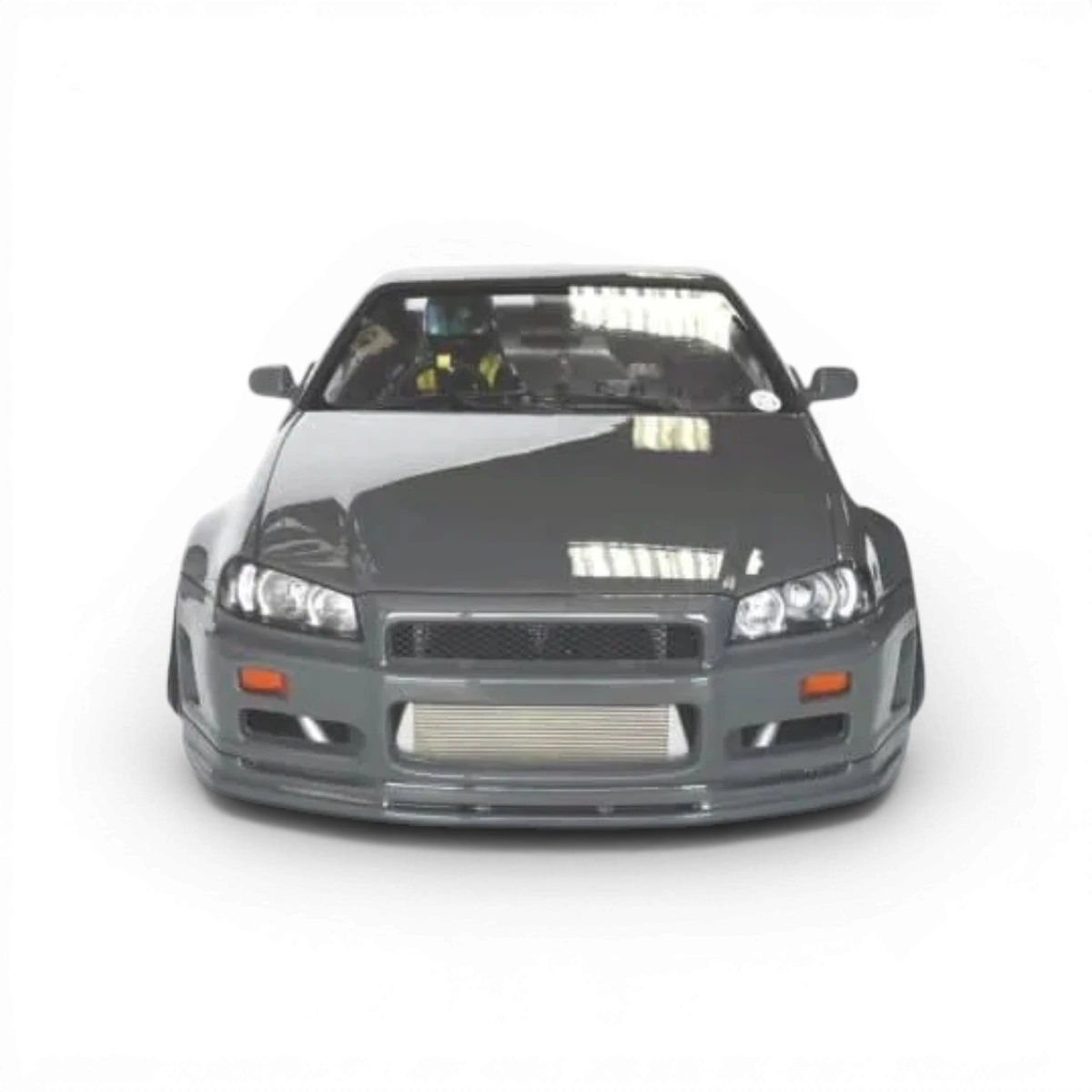 Carrosserie pour Nissan R34, modèle RC de la marque Aplastics RC, en plastique, visible avec détails réalistes.