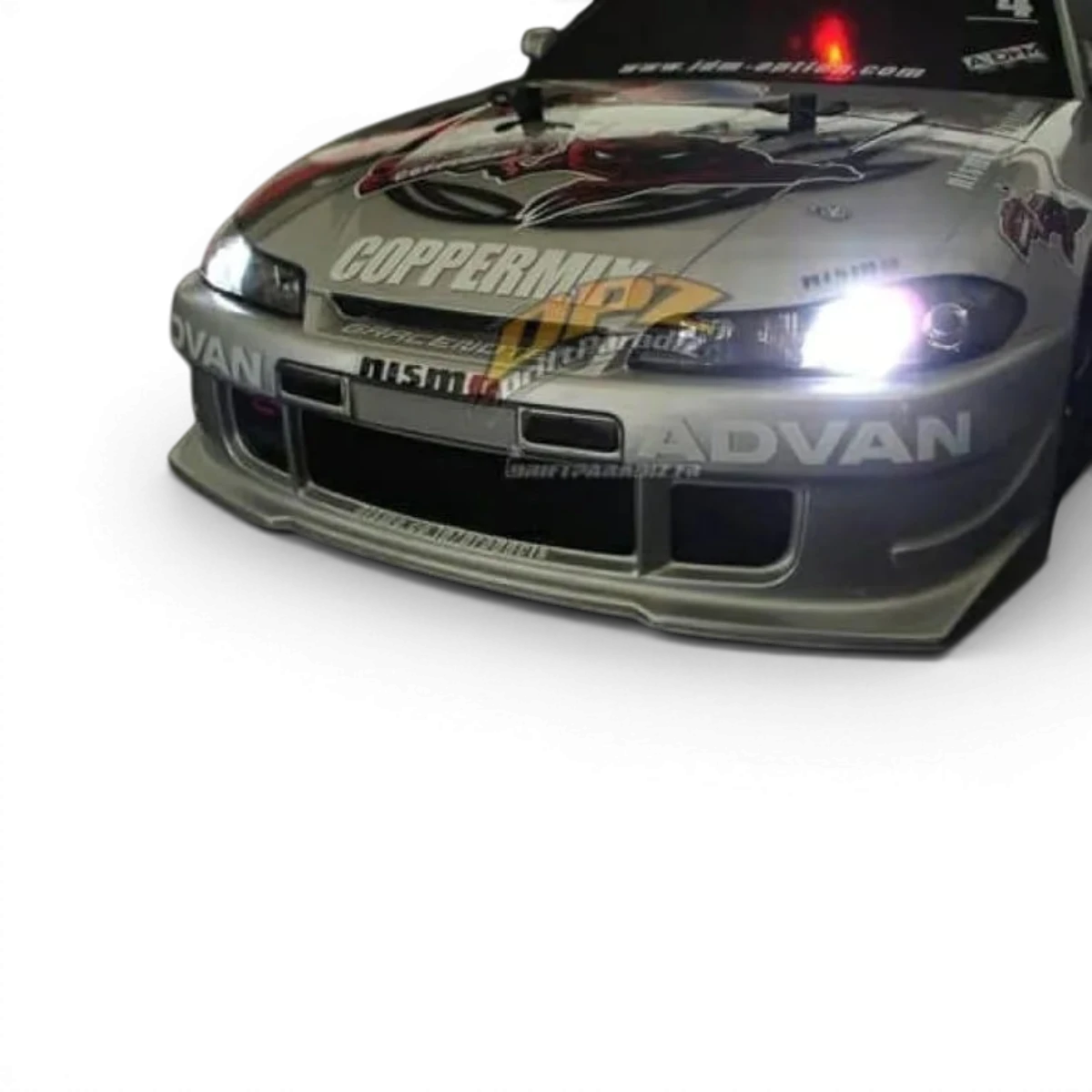 Carrosserie de Nissan Silvia S15 Tamiya, modèle réduit détaillé, avec peinture rouge et finitions précises.