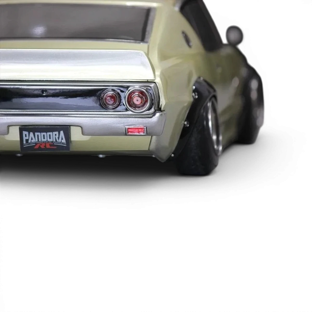 Voiture radiocommandée Nissan Skyline 2000GT-R KPGC110 Custom de Pandora RC, carrosserie détaillée et réaliste.