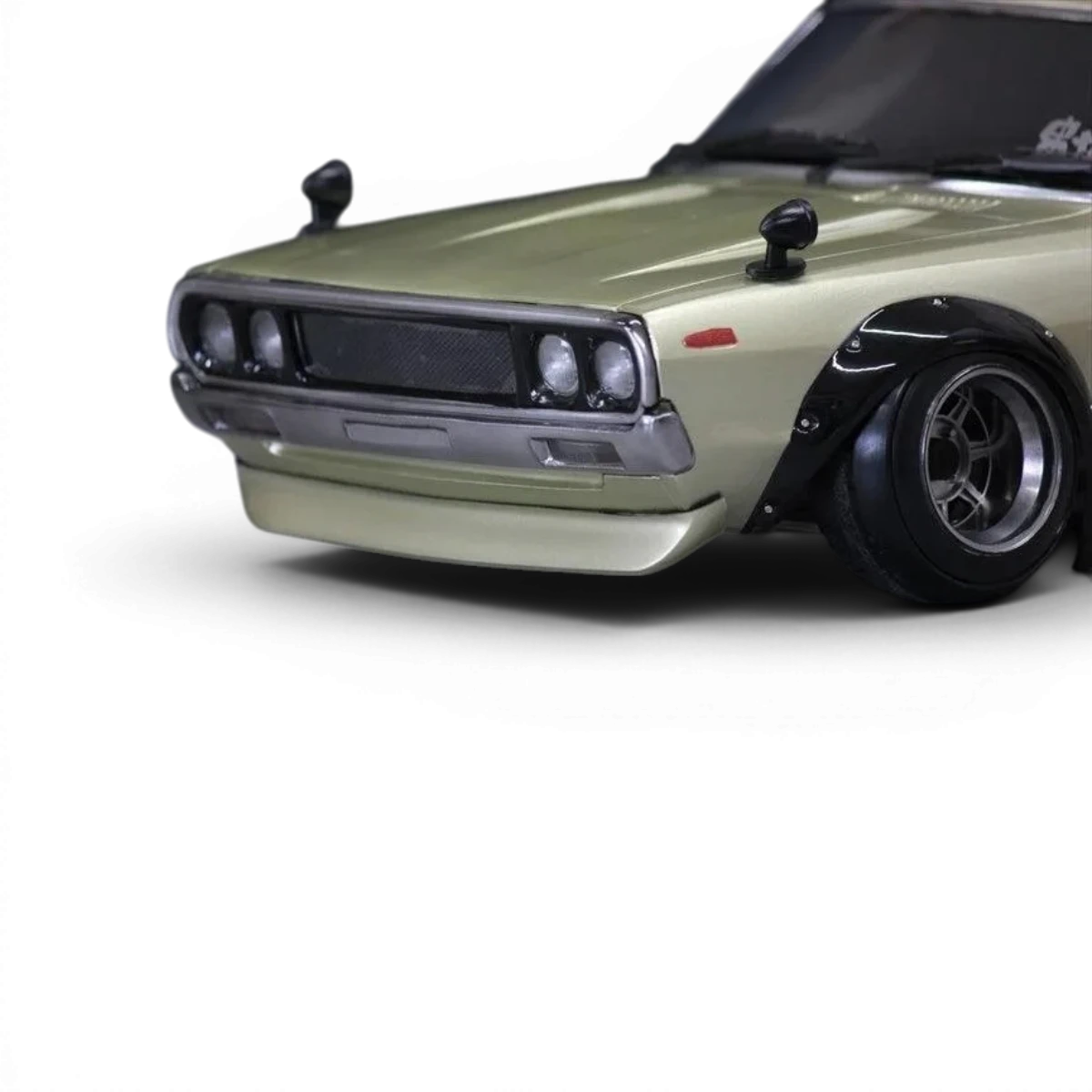Modèle de voiture Nissan Skyline 2000GT-R (KPGC110) personnalisé, carrosserie Pandora RC, vue de côté détaillée.
