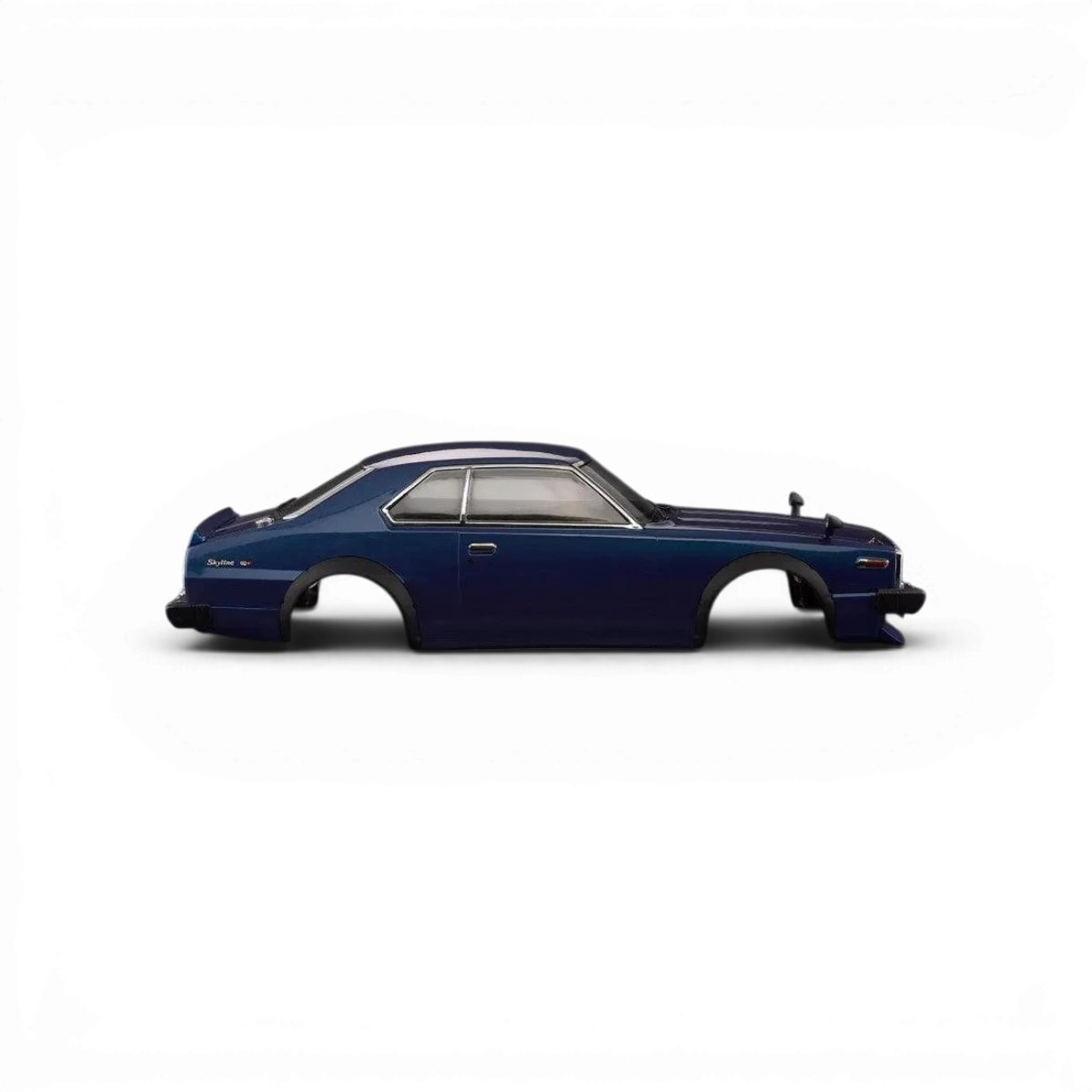 Modèle de carrosserie Nissan Skyline 2000 GT en bleu de la marque Killer Body, vue de face avec détails du design.