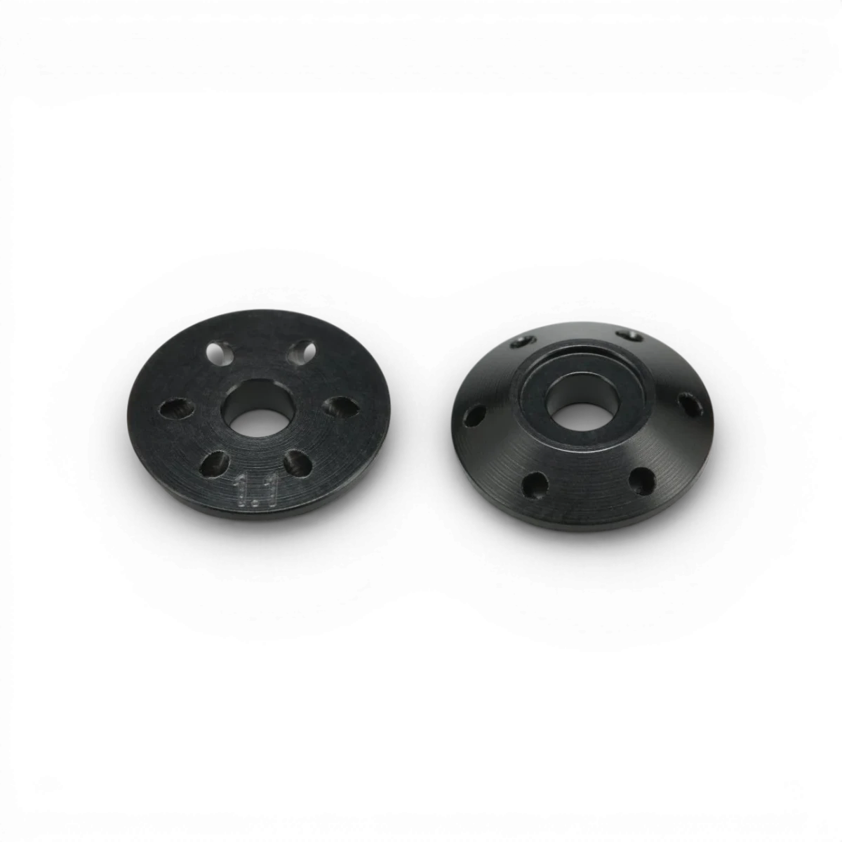 Pistons coniques Big Bore 6 x 1.1mm de Team Yokomo, pièces détachées pour voitures radiocommandées, visibles en gros plan.